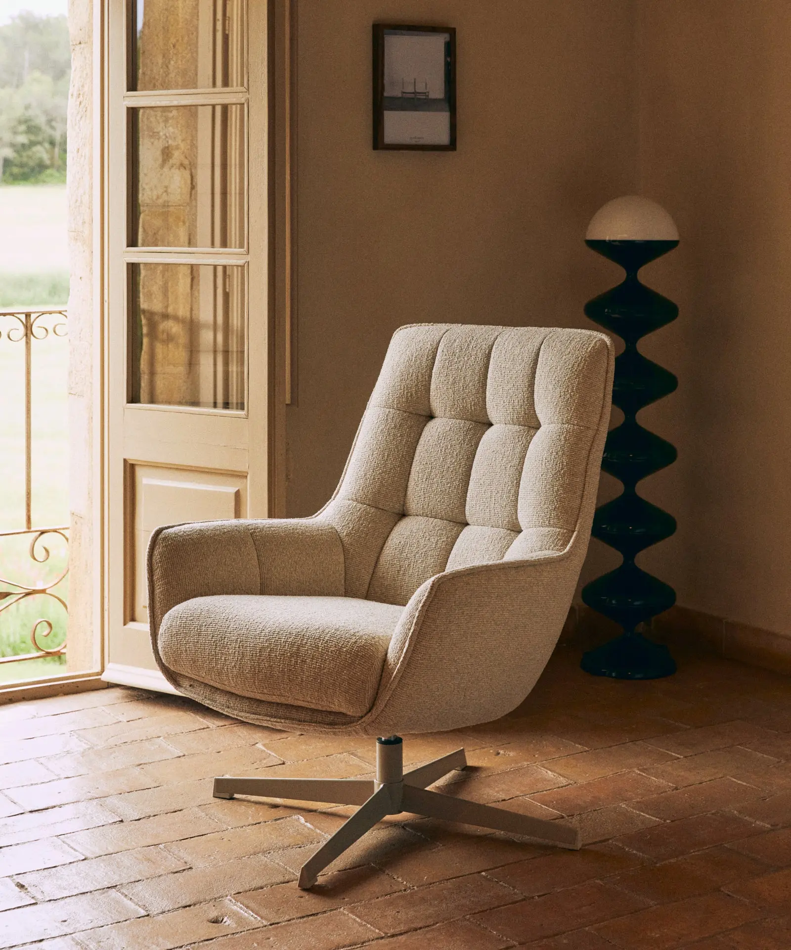 Sillón giratorio de tejido suave Alvar - Image 10