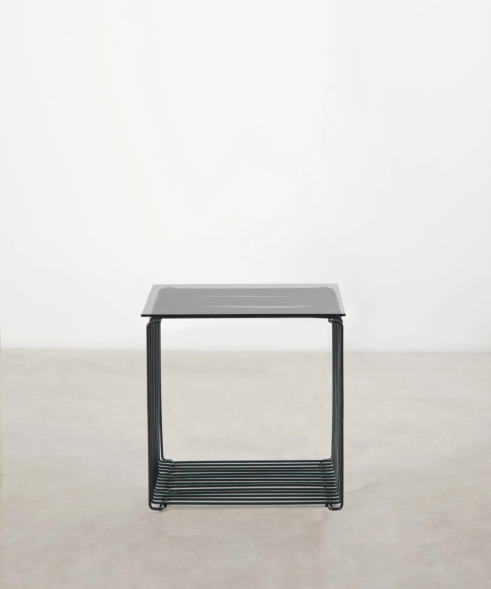Mesa auxiliar de metal y cristal Lyn - Image 3