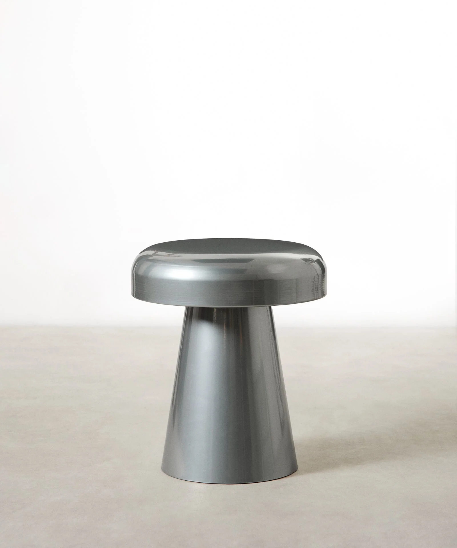 Mesa Auxiliar de Metal Mush (40x46 cm) - Image 2