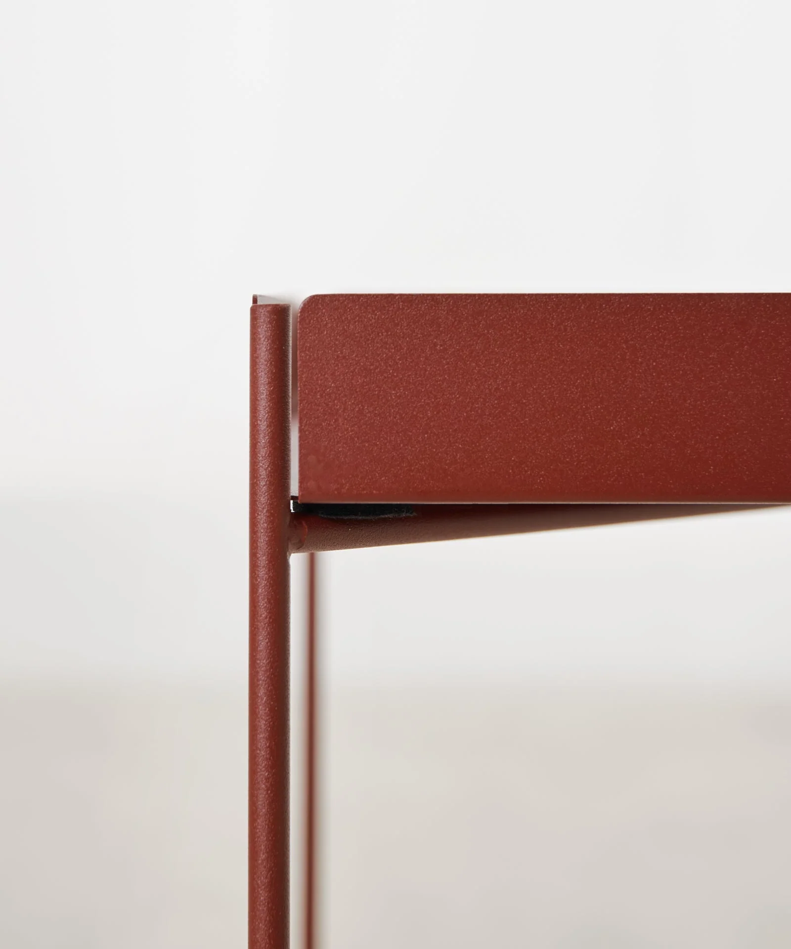 Mesa auxiliar de metal Trina - Image 3