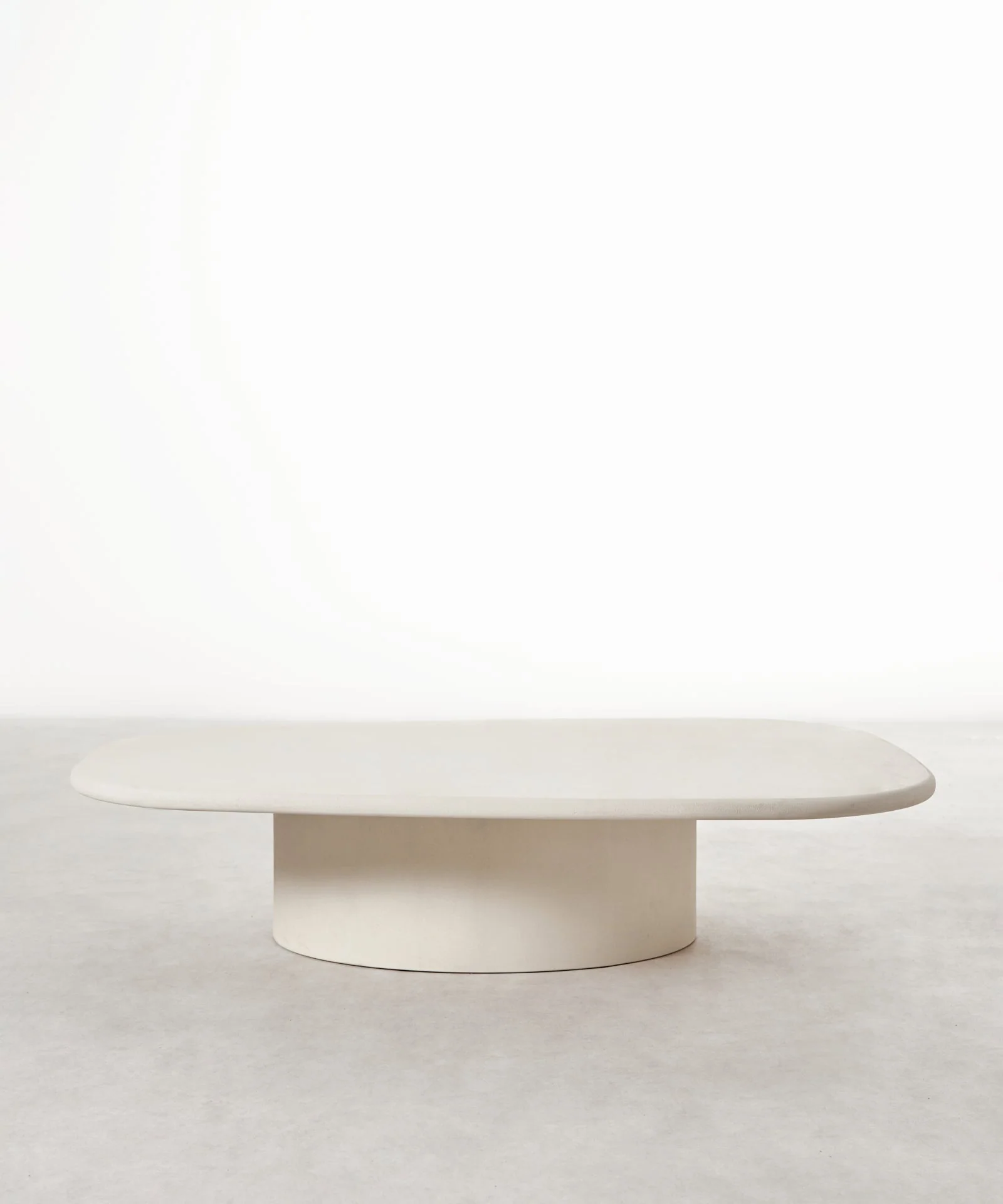 Mesa de Centro Alargada en Microcemento Lira (135 cm) - Image 3