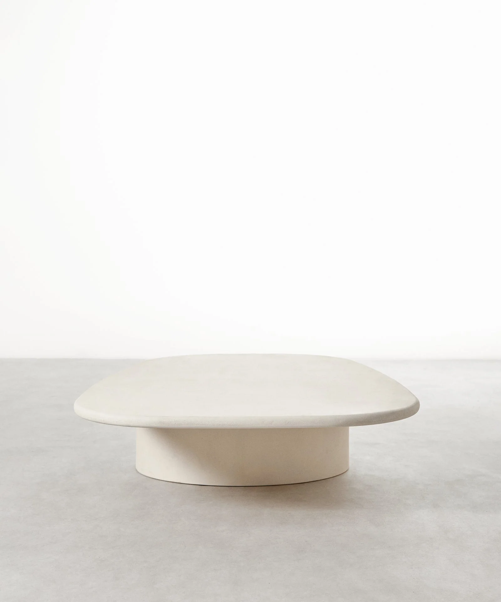 Mesa de Centro Alargada en Microcemento Lira (135 cm) - Image 6