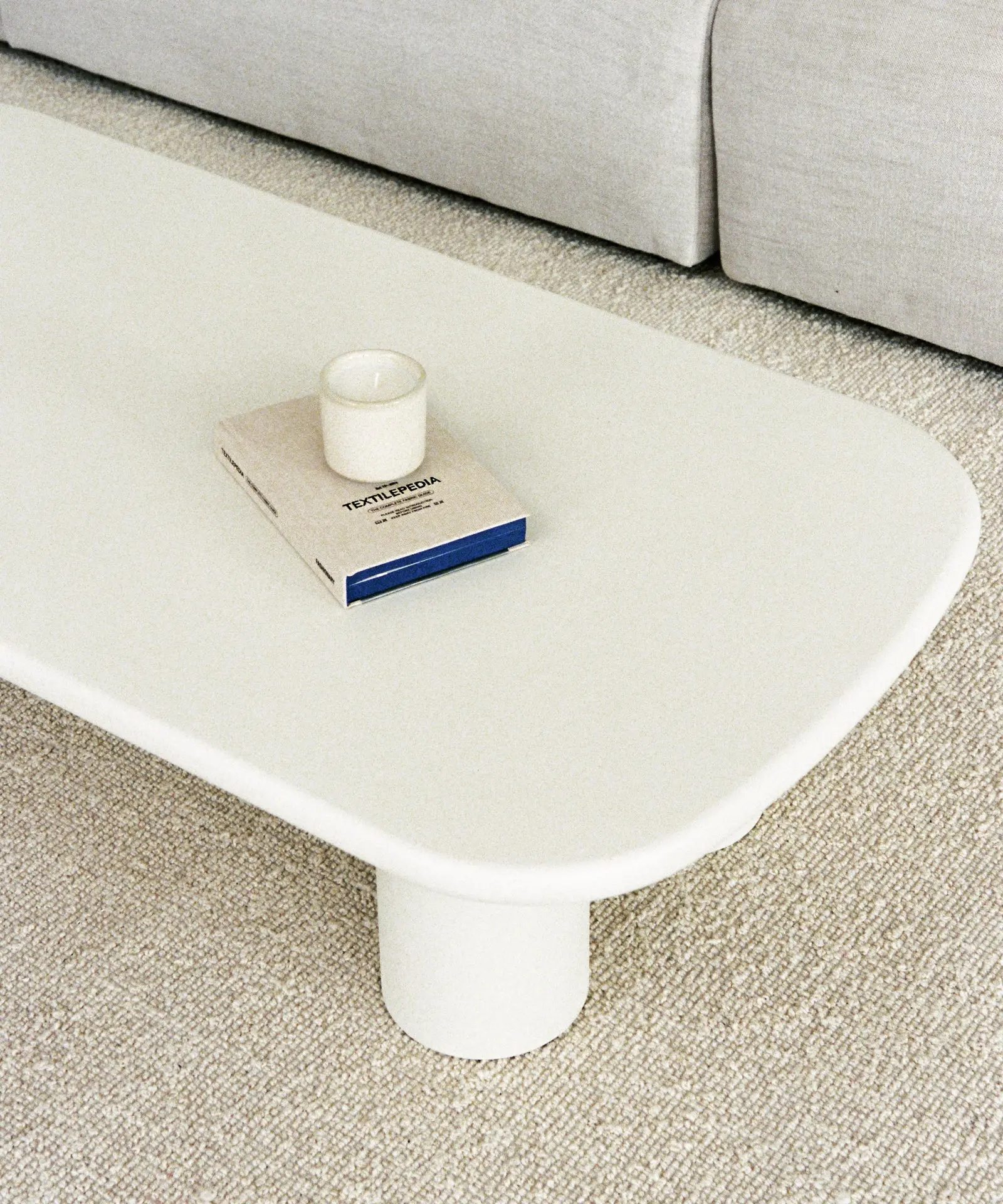 Mesa de Centro Alargada en Microcemento Sira (120 cm) - Image 2