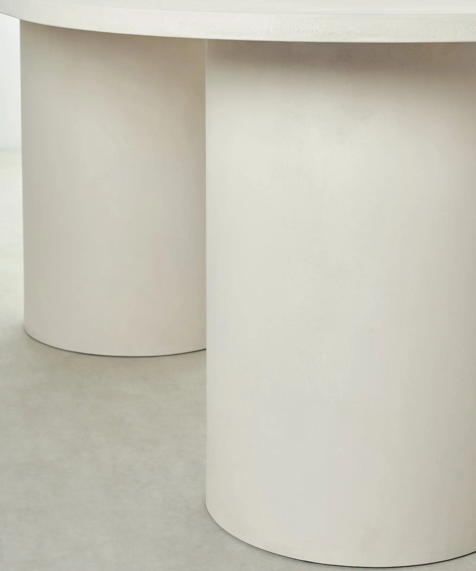 Mesa de Comedor Ovalada en Microcemento Juno - Image 25