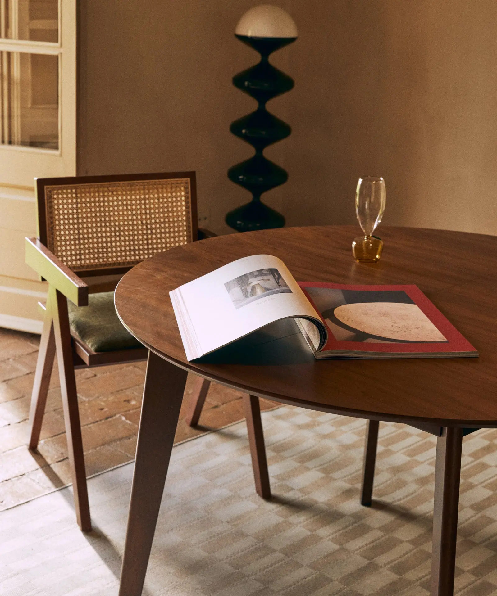 Mesa de Comedor Redonda en Madera Extensible Gala Walnut (120-150 cm) - Image 7