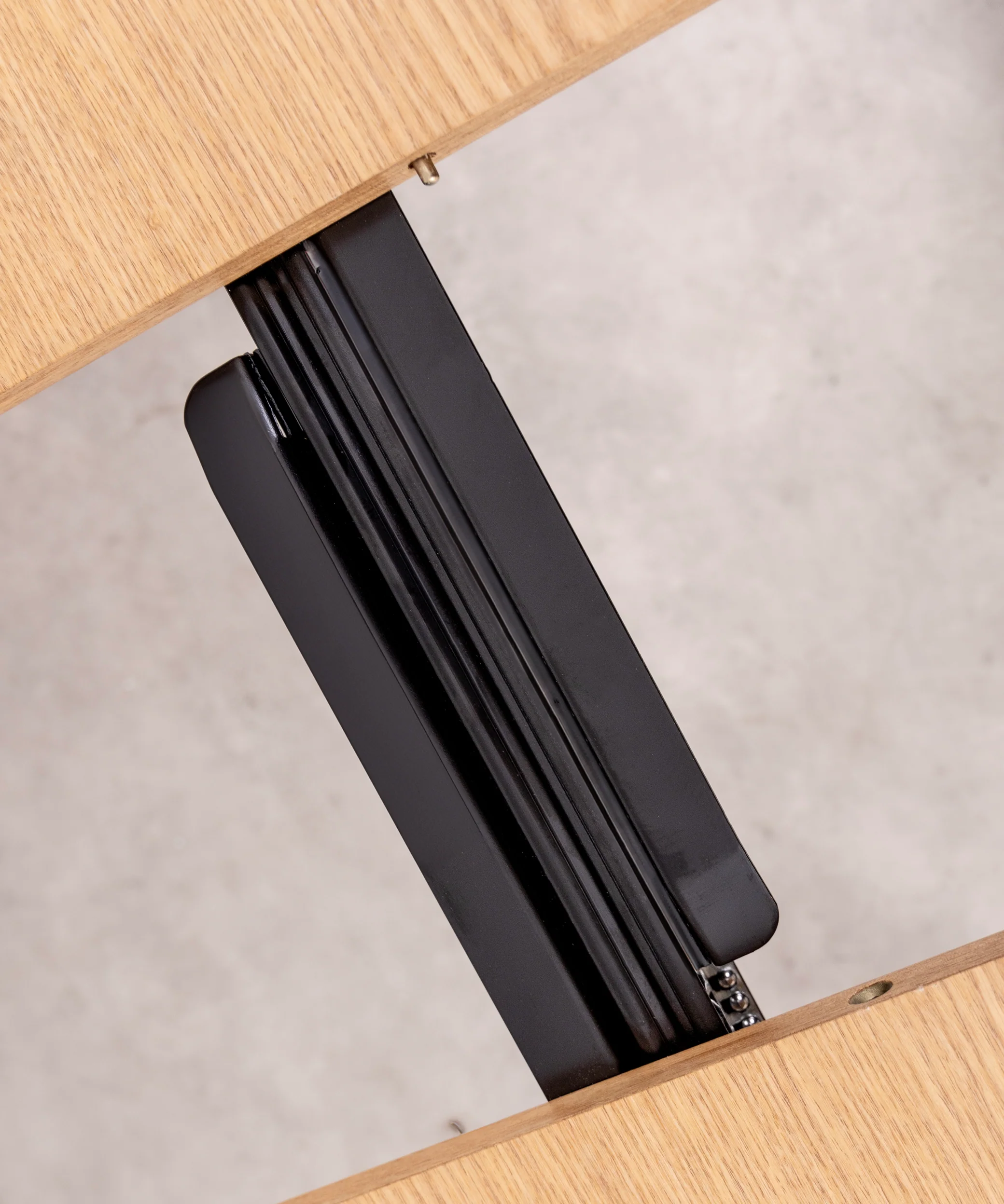 Mesa de Comedor Ovalada Extensible en Madera y Metal Karen (150-210 cm) - Image 6