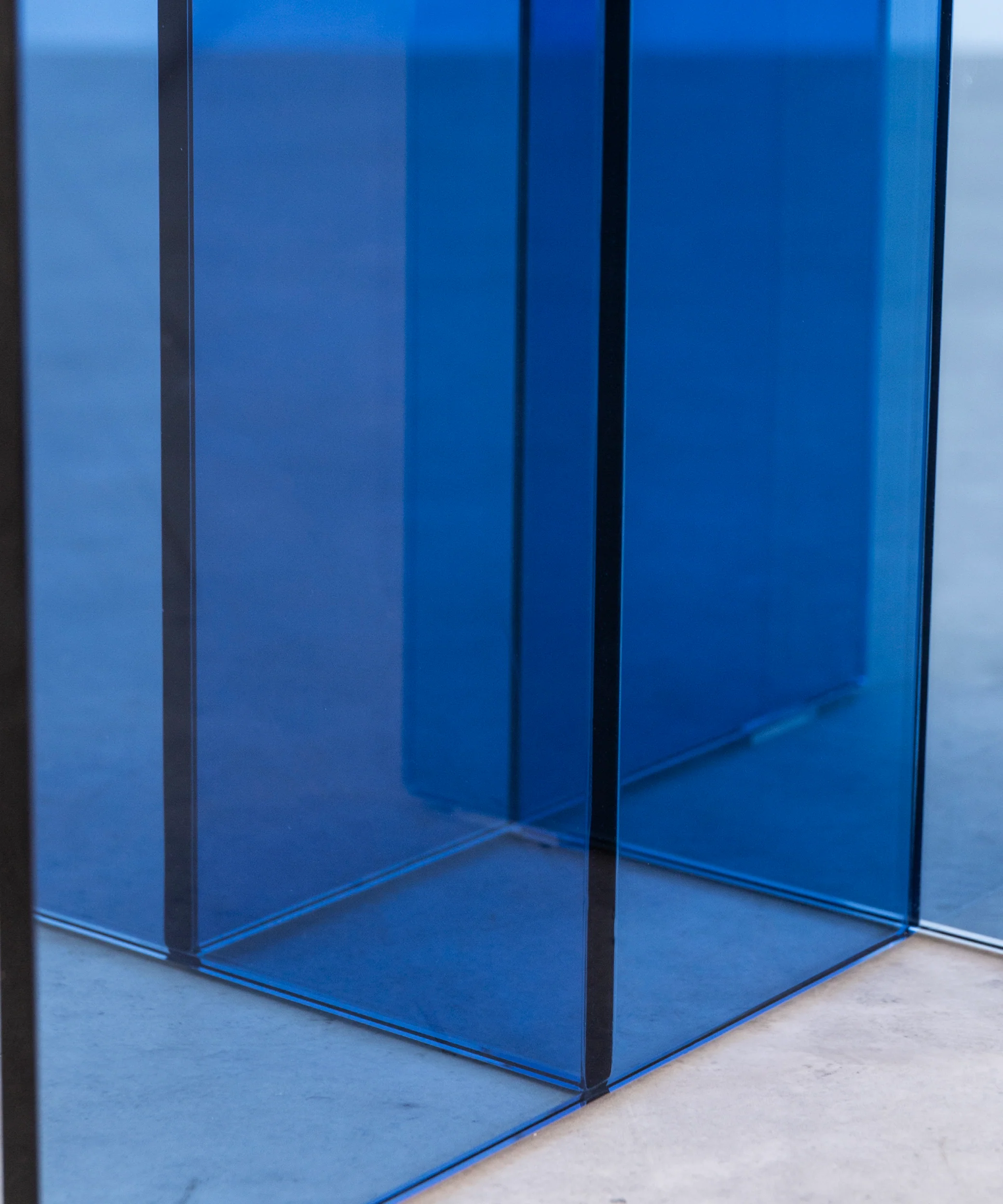 Mesa Auxiliar Cuadrada de Cristal Templado Johanna (40x40 cm) - Image 7