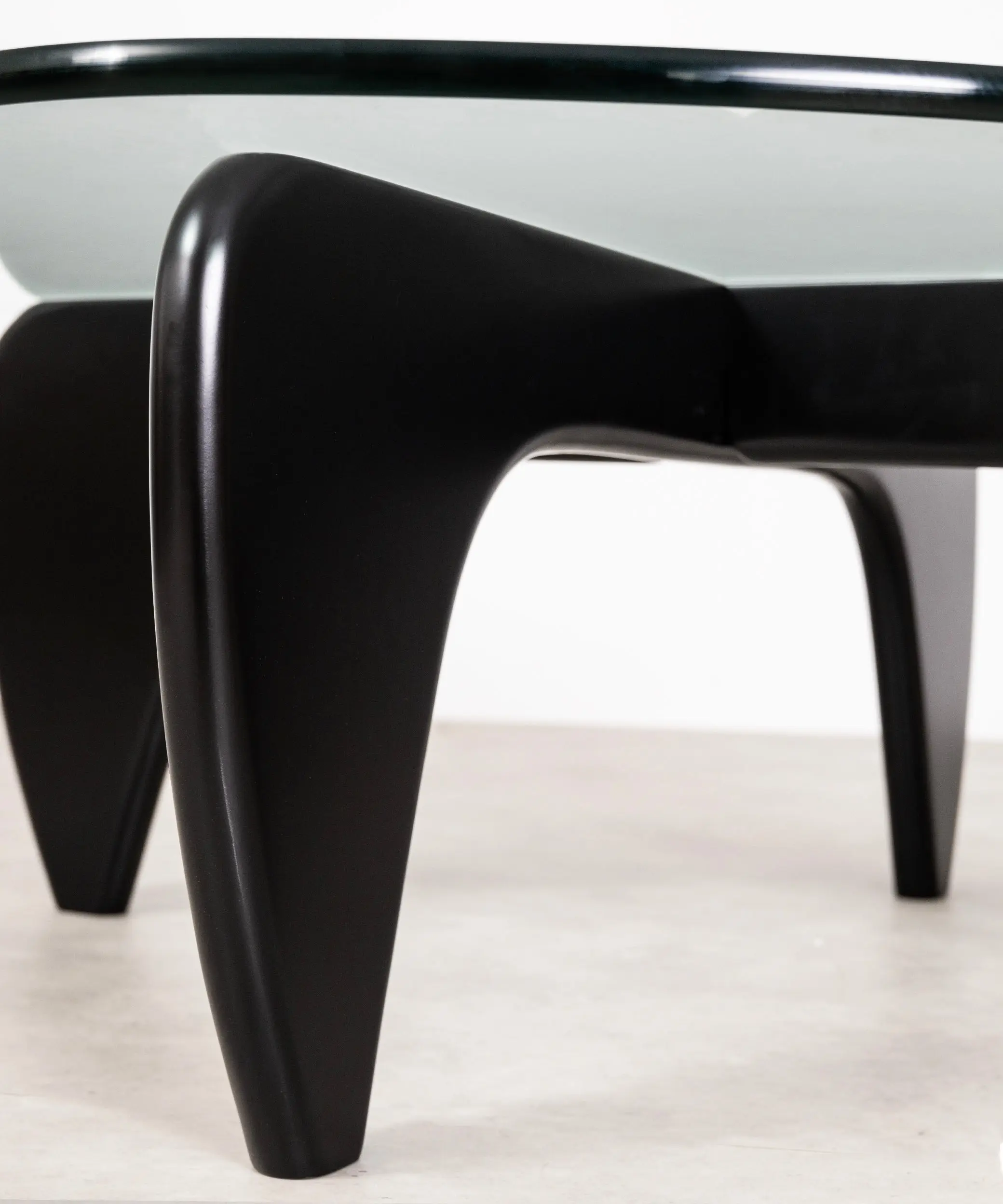 Mesa de Centro en Cristal Templado y Madera Michi Noriaki - Image 15