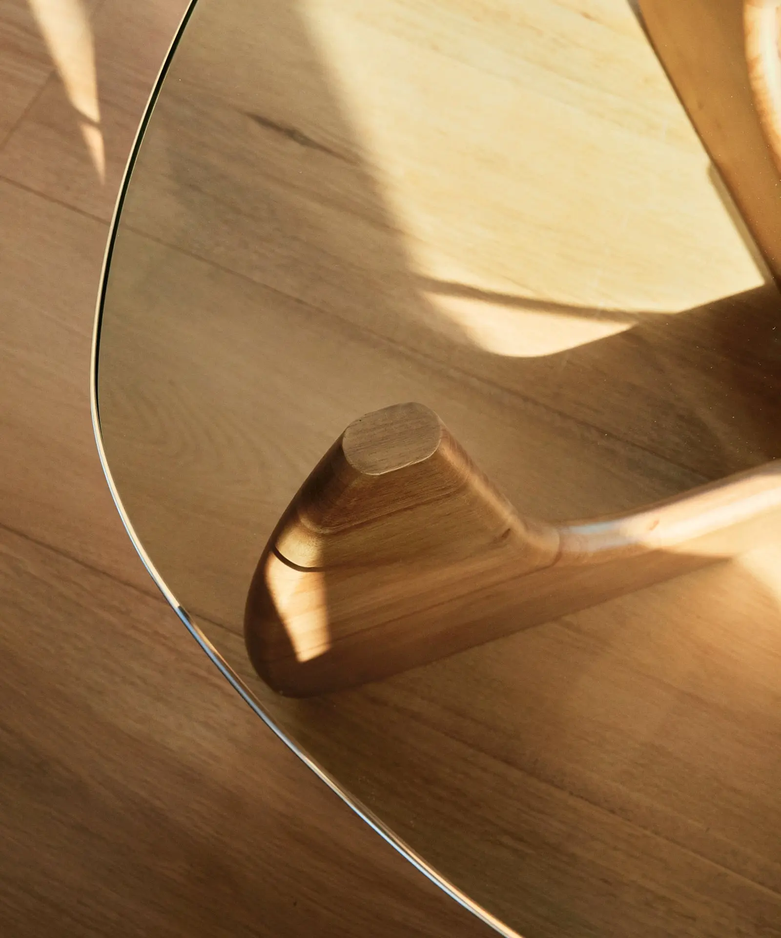 Mesa de Centro en Cristal Templado y Madera Michi Noriaki - Image 6