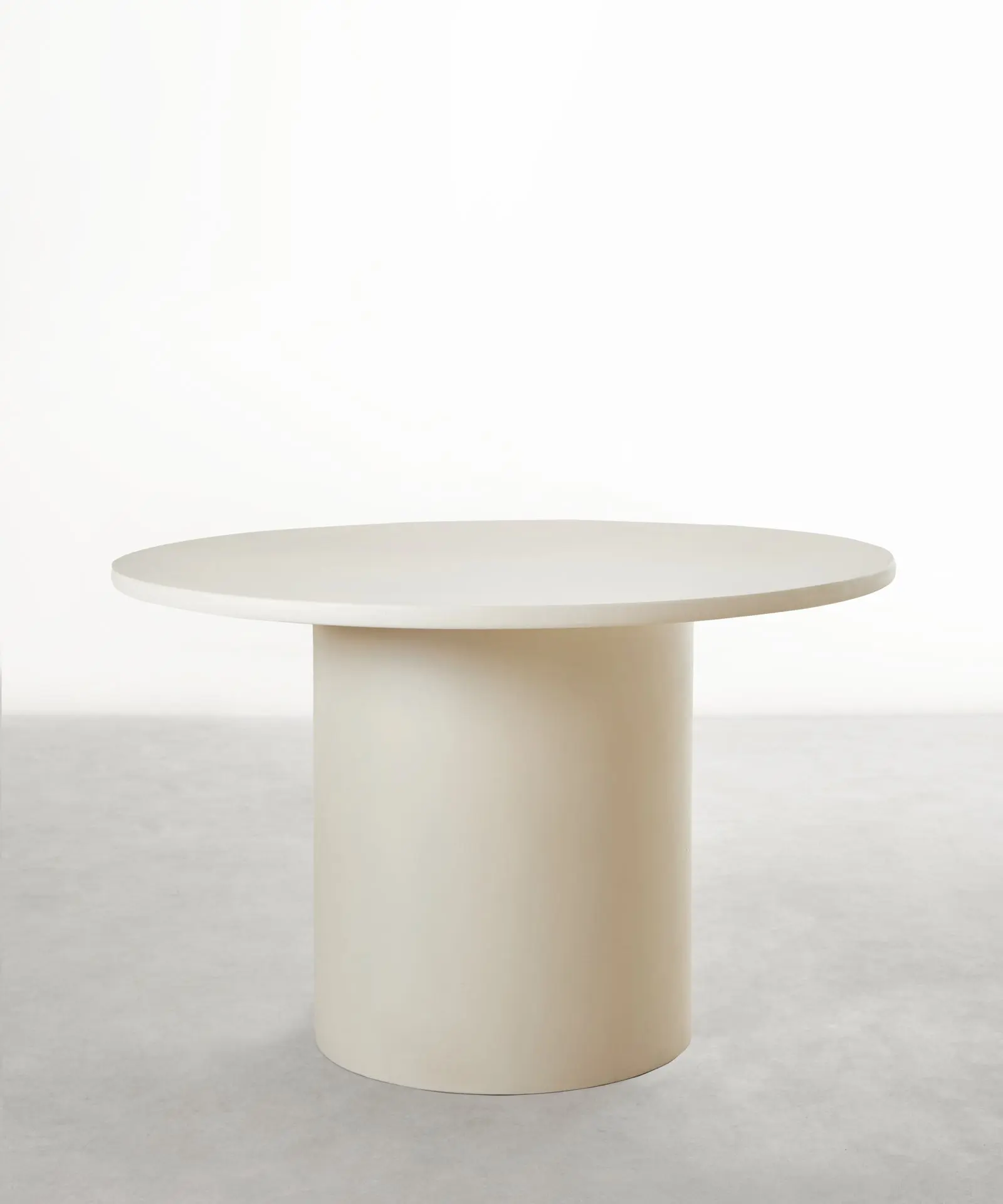 Mesa de Comedor Redonda en Microcemento Ethel - Image 8