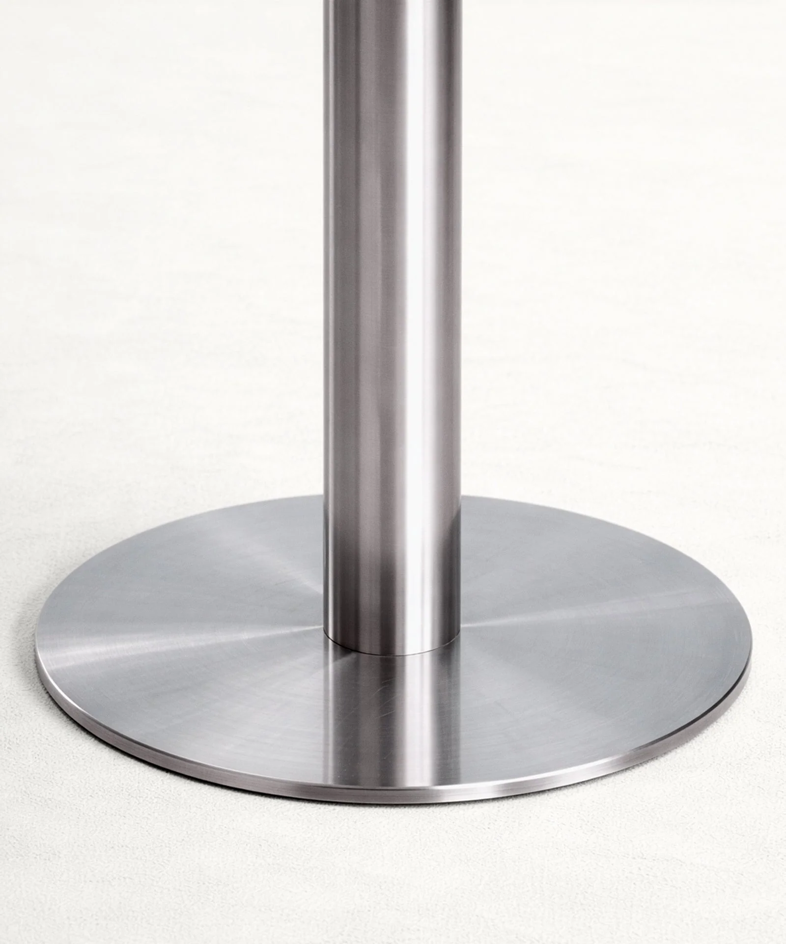 Mesa exterior de metal redonda Fade (Ø70 cm) - Image 3