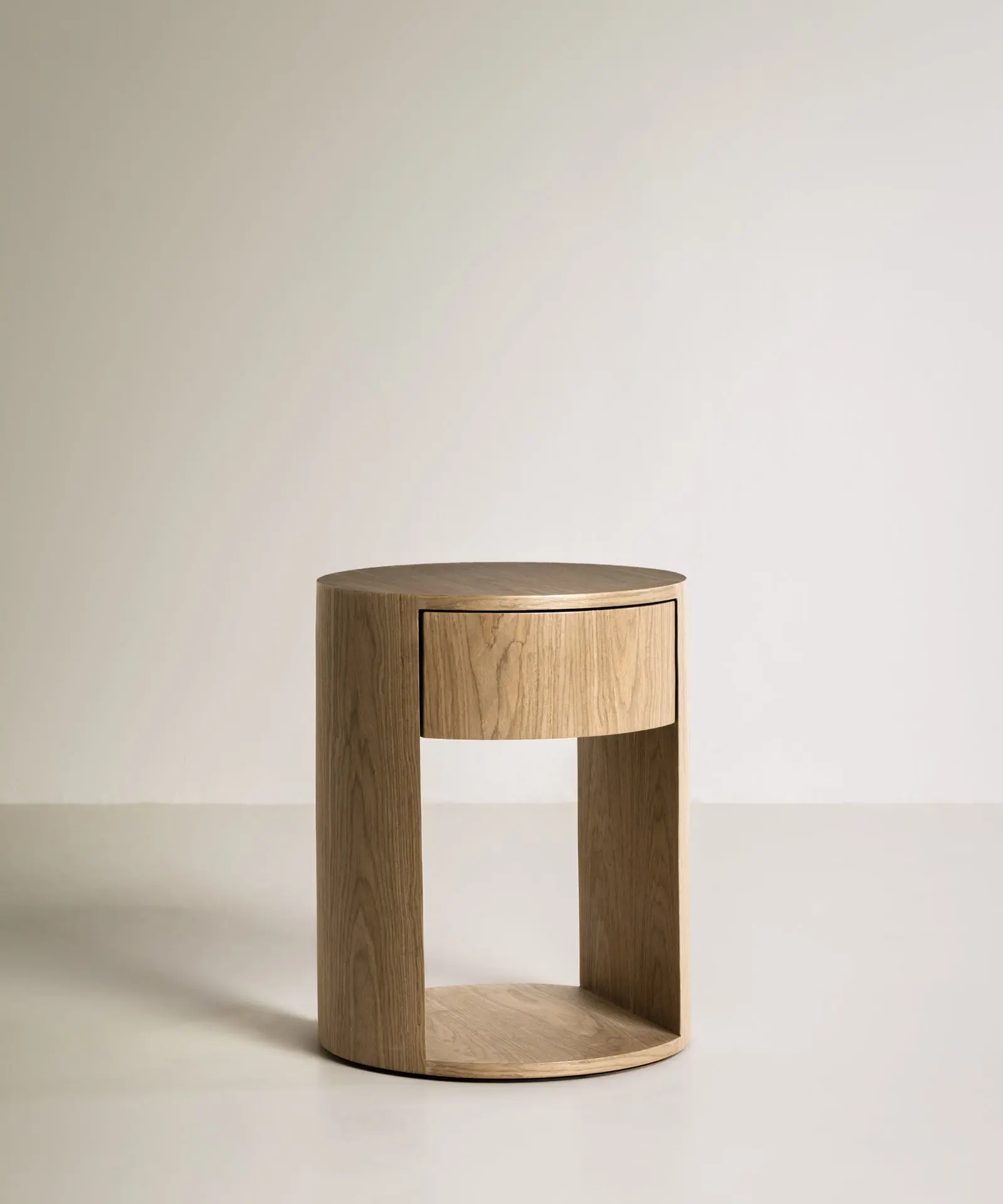 Mesita de Noche de Madera Abbie - Image 7