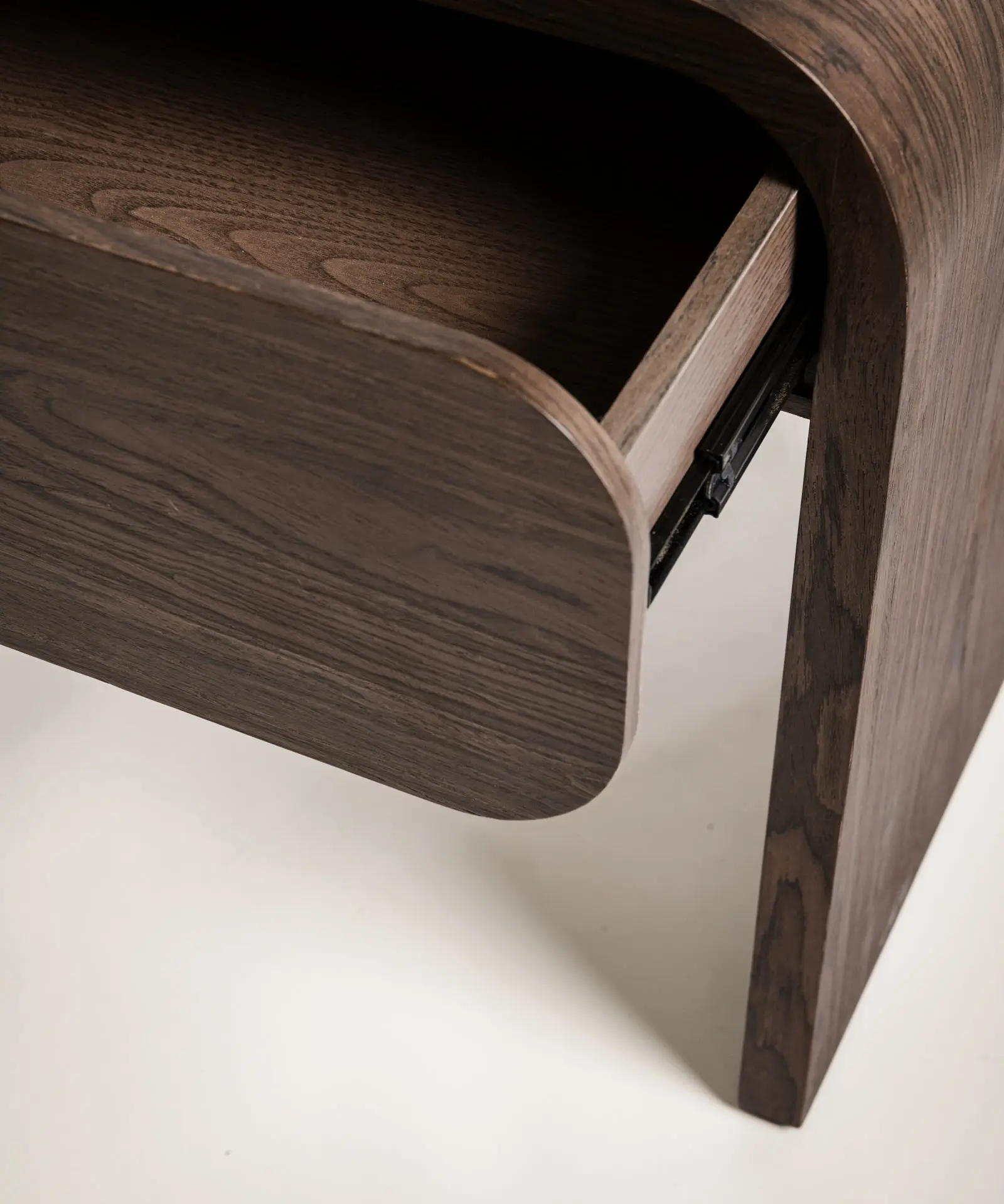 Mesita de Noche de Madera Atelier - Image 2