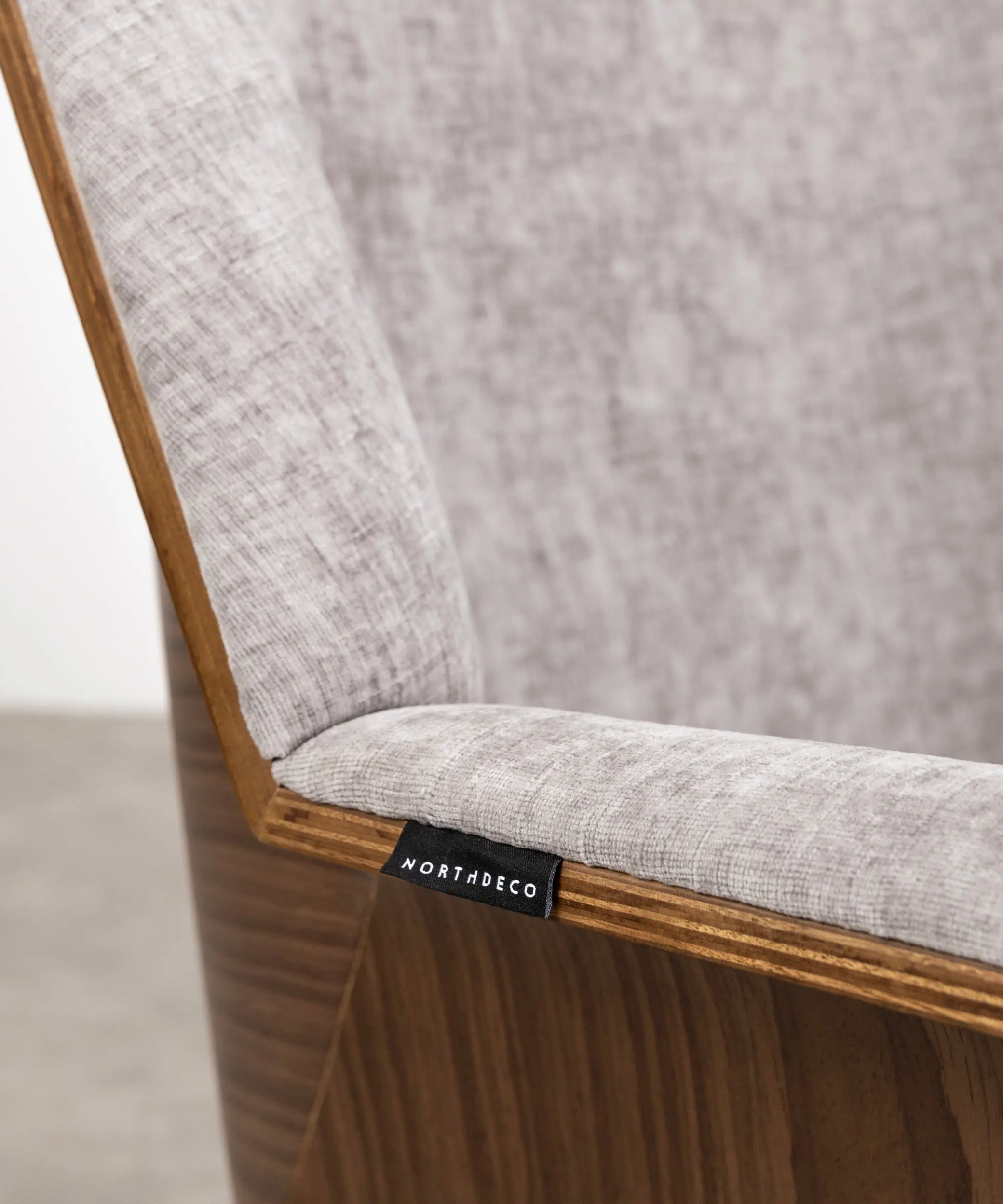 Sillón de Tela Chenilla y Madera Romi - Image 13