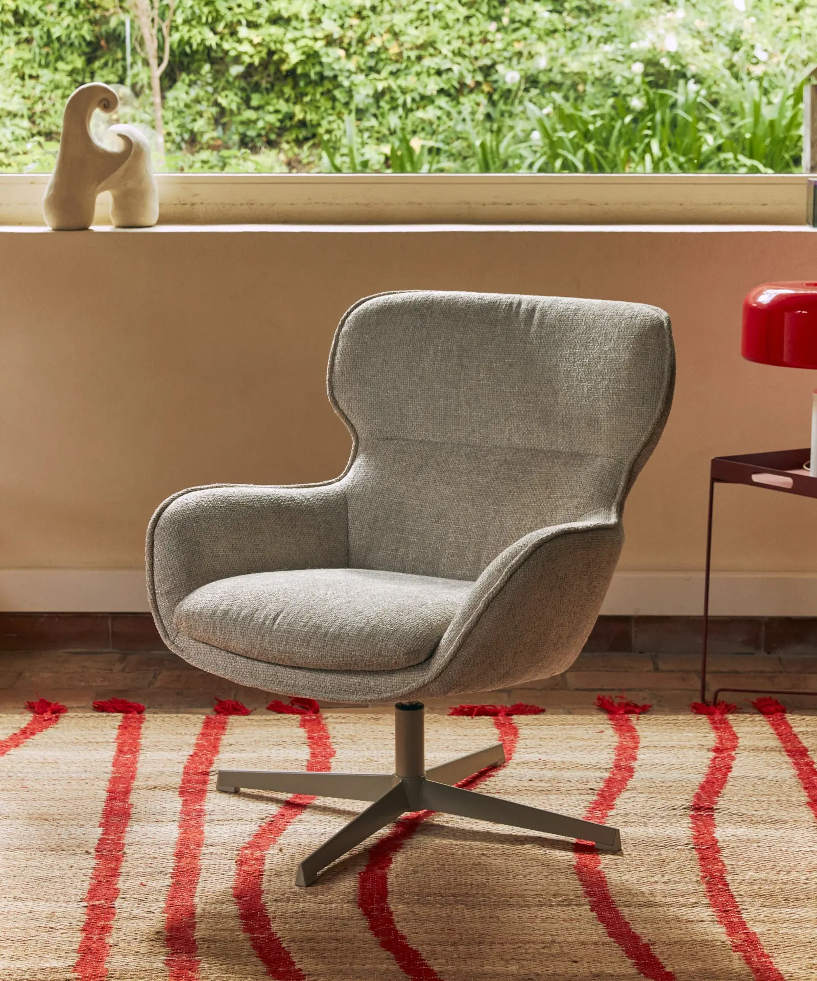 Sillón giratorio en tejido suave Norden - Image 11