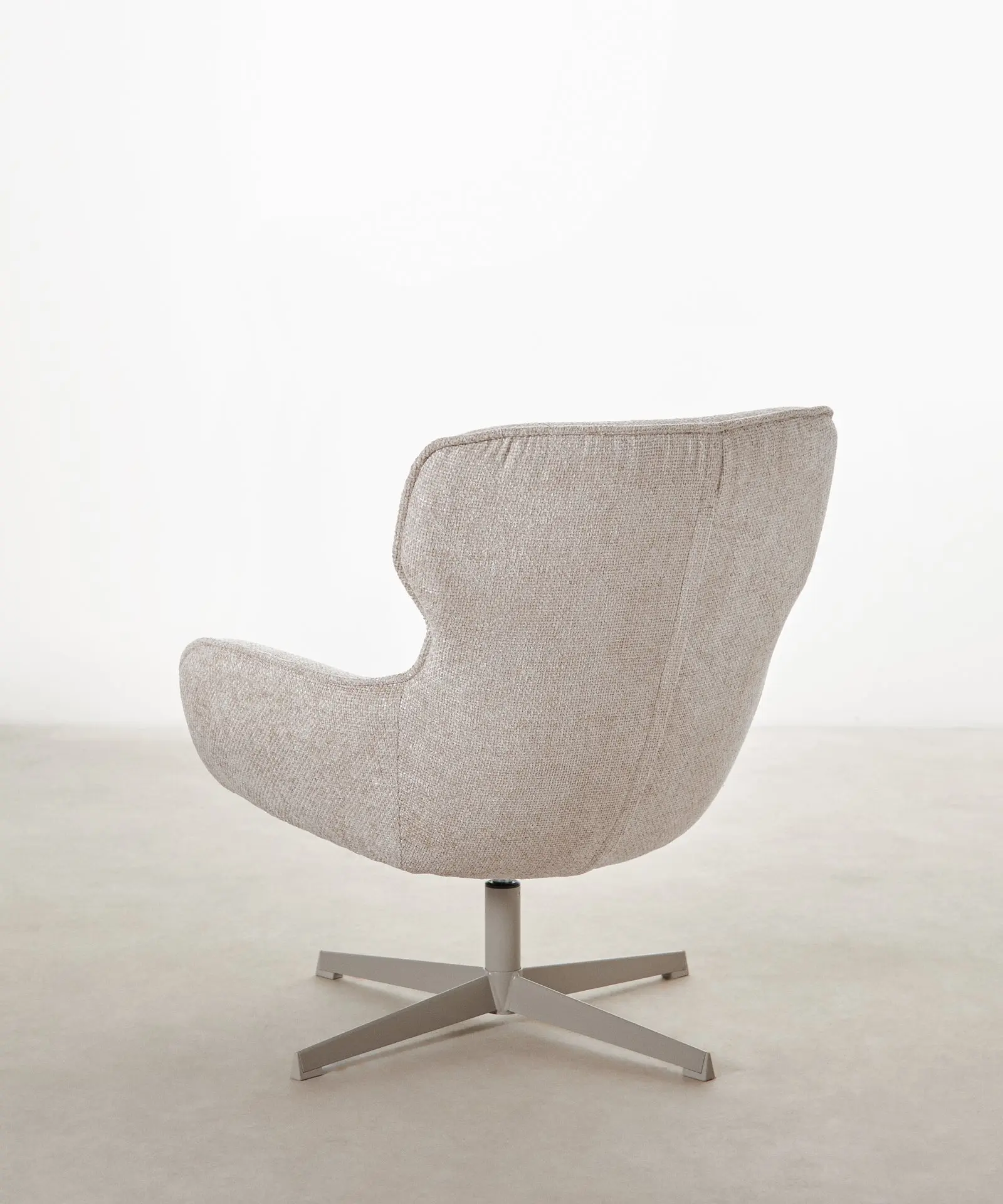 Sillón giratorio en tejido suave Norden - Image 15