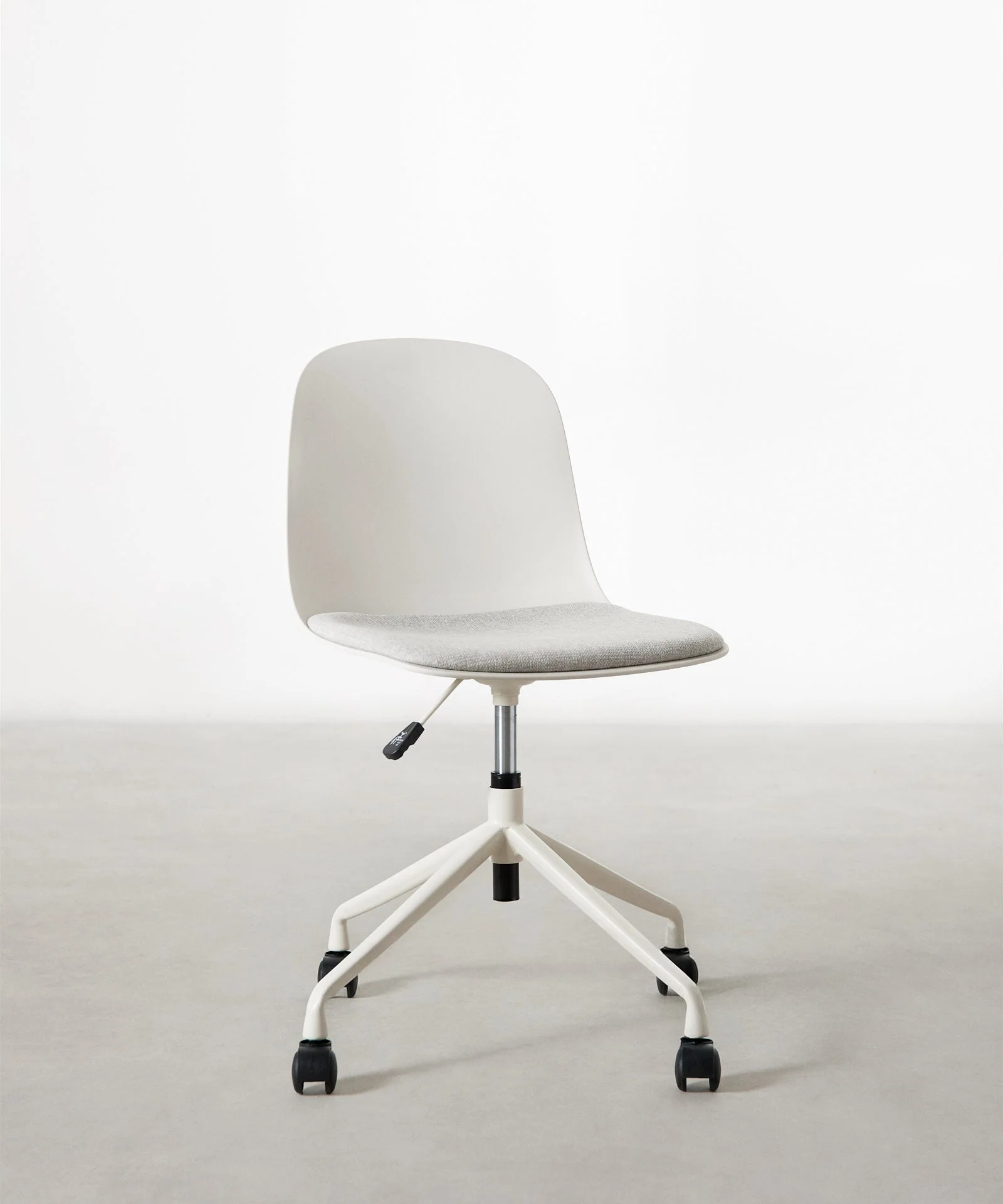 Silla de Oficina de Polipropileno y Asiento de Tela Annie - Image 11