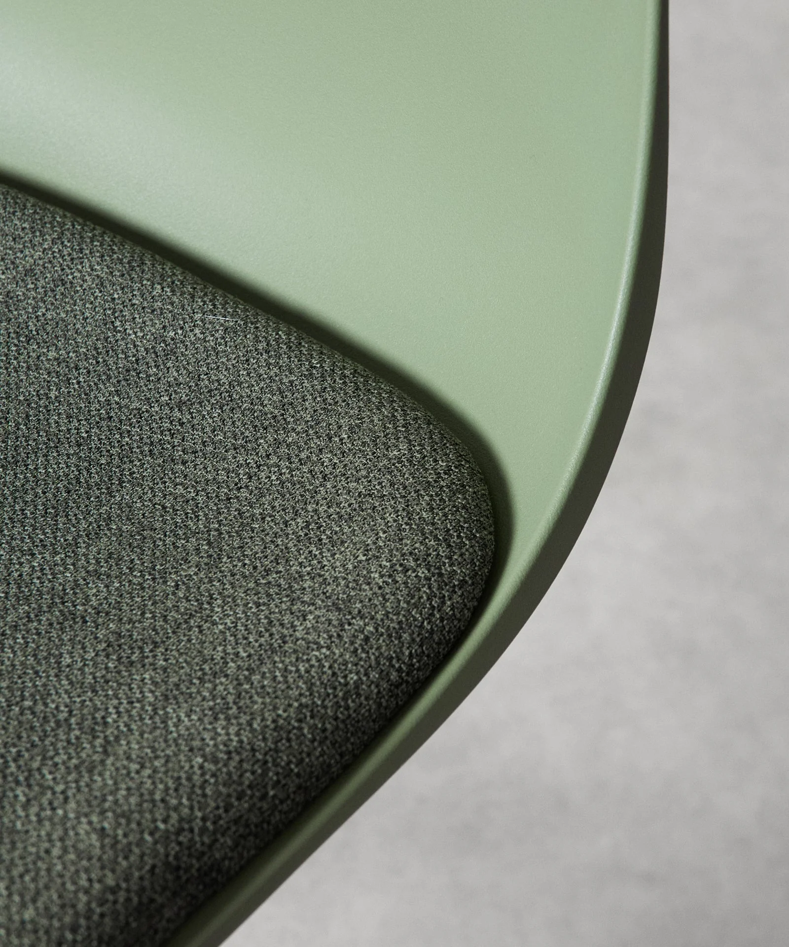 Silla de Oficina de Polipropileno y Asiento de Tela Annie - Image 2