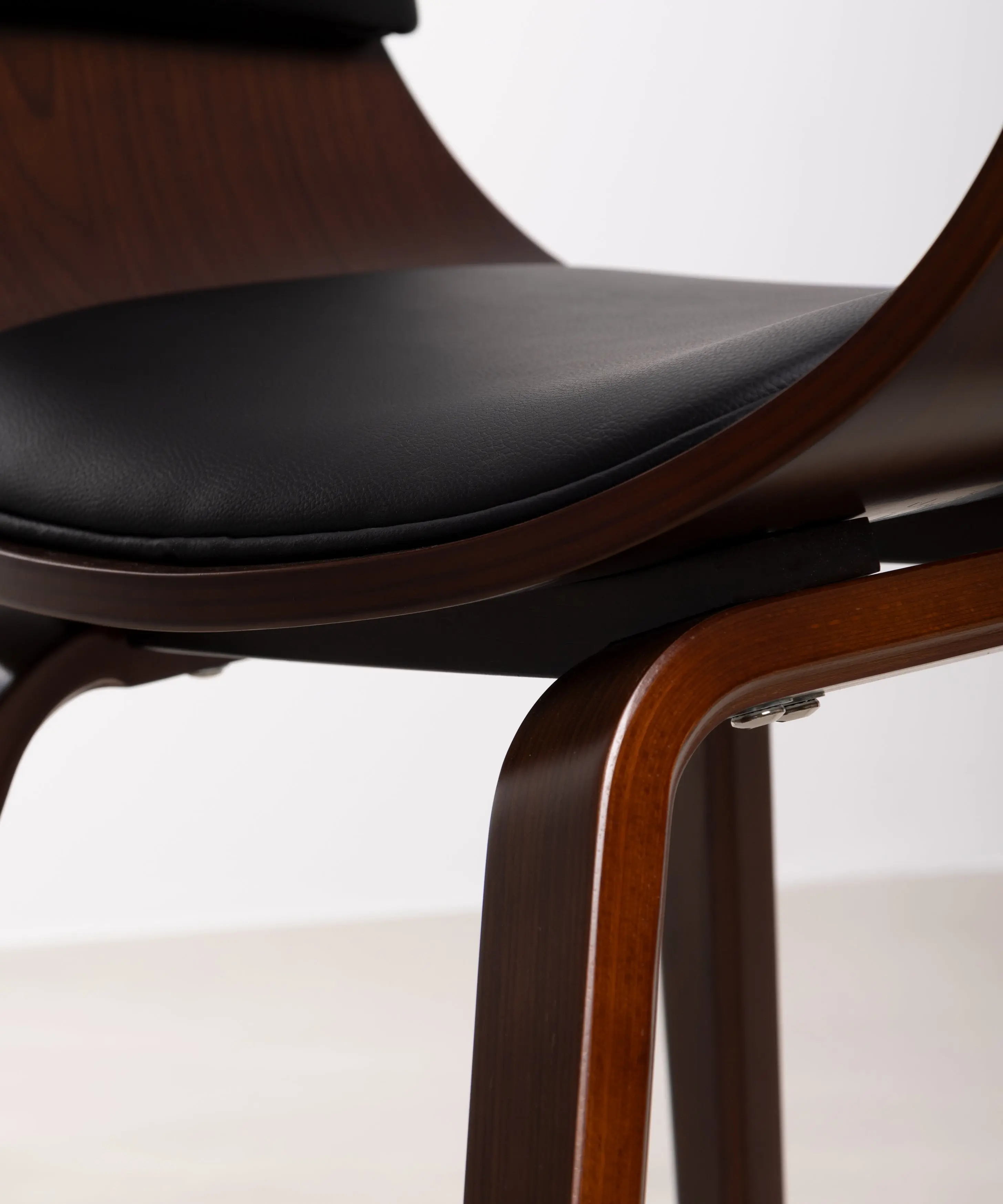 Silla de Comedor en Madera y Polipiel Beckett - Image 16
