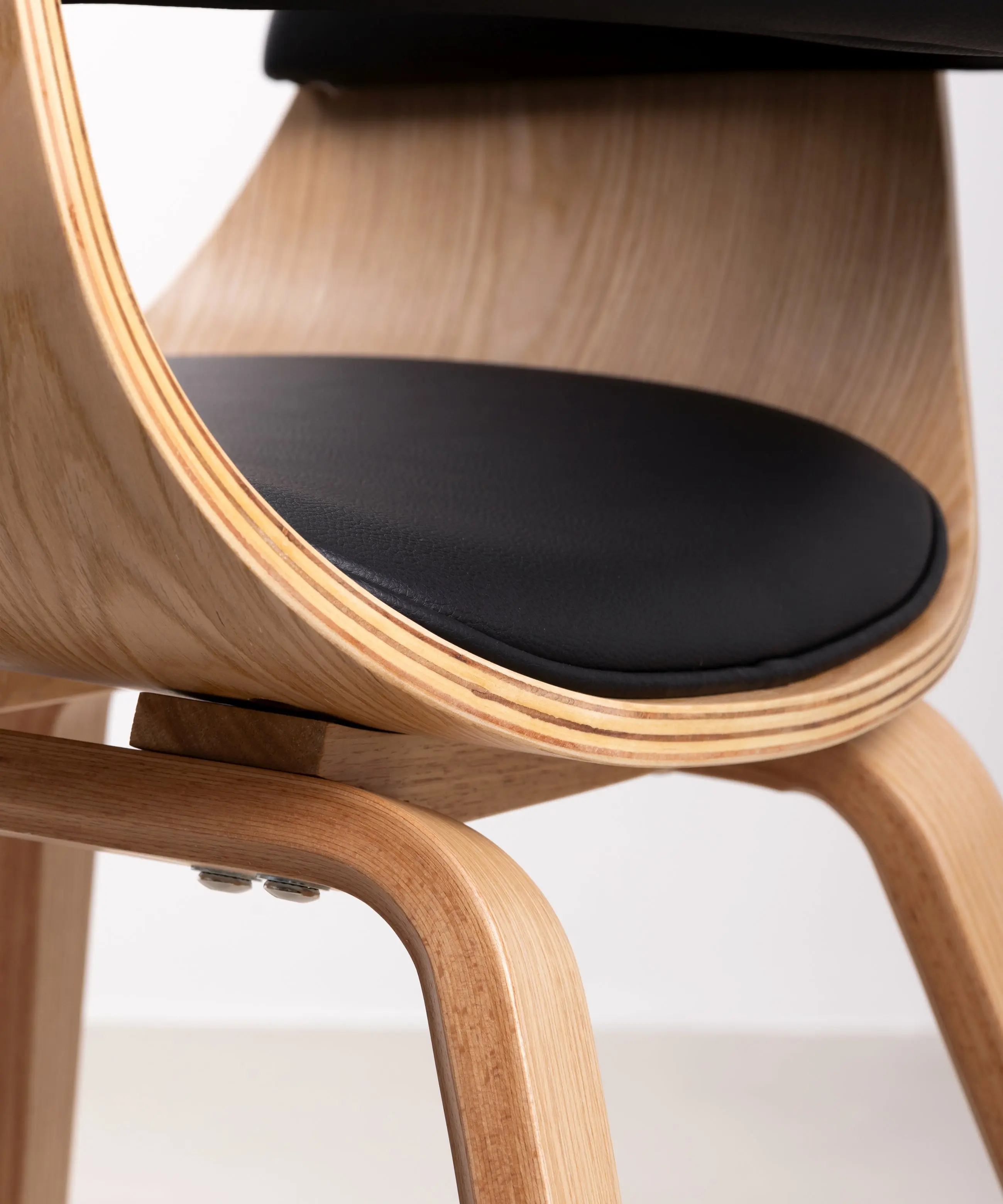 Silla de Comedor en Madera y Polipiel Beckett - Image 4