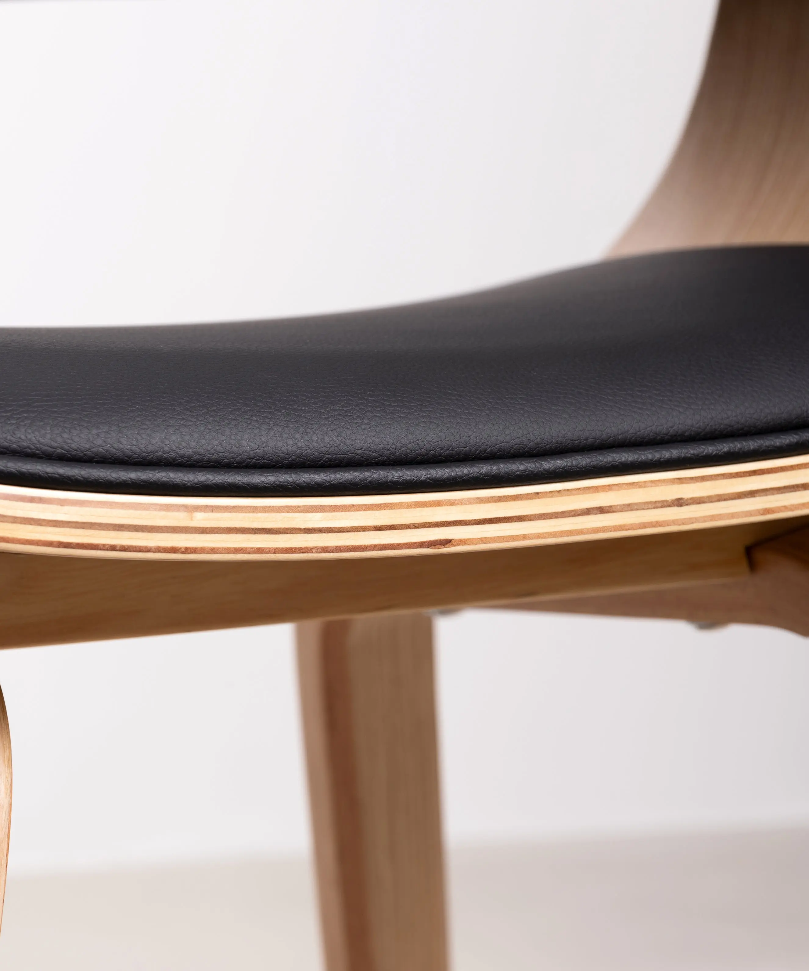 Silla de Comedor en Madera y Polipiel Beckett - Image 7