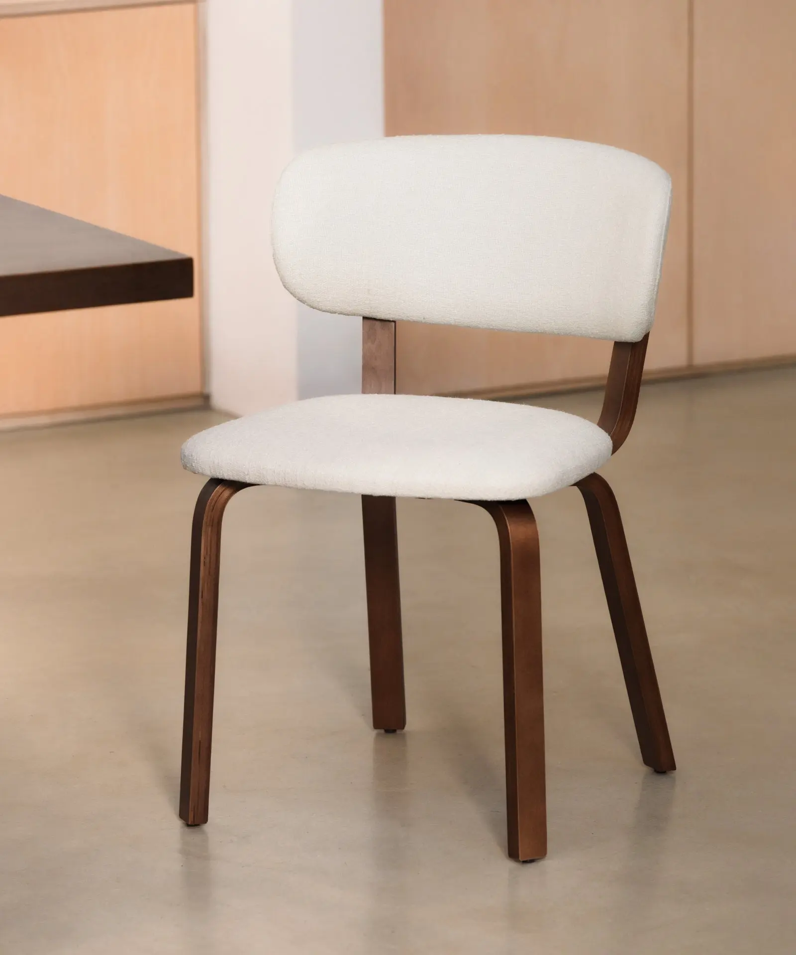 Silla de Comedor en Madera y Tapizada Benton - Image 10