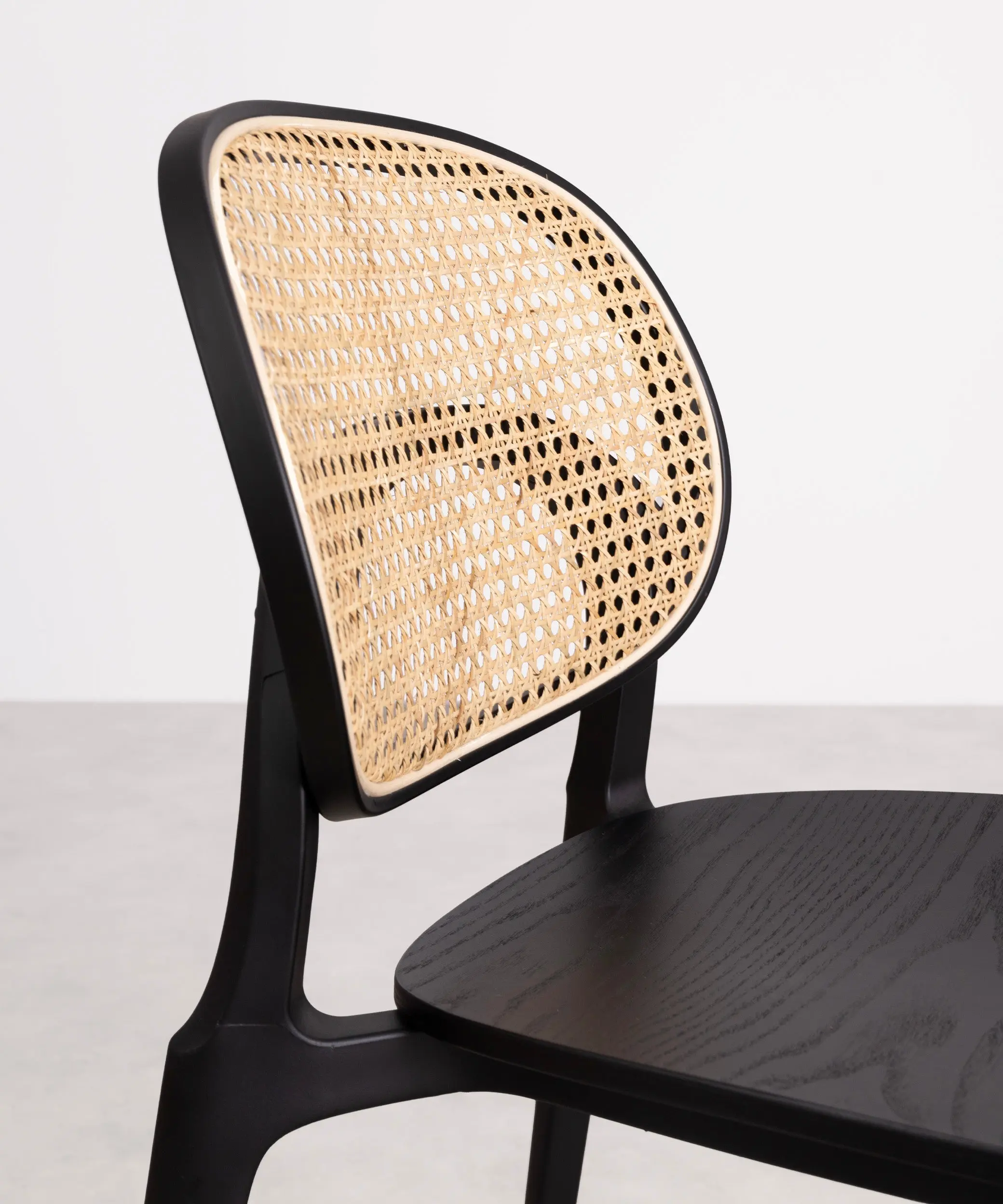 Silla de Comedor en Polipropileno Madera y Ratán Calista - Image 7