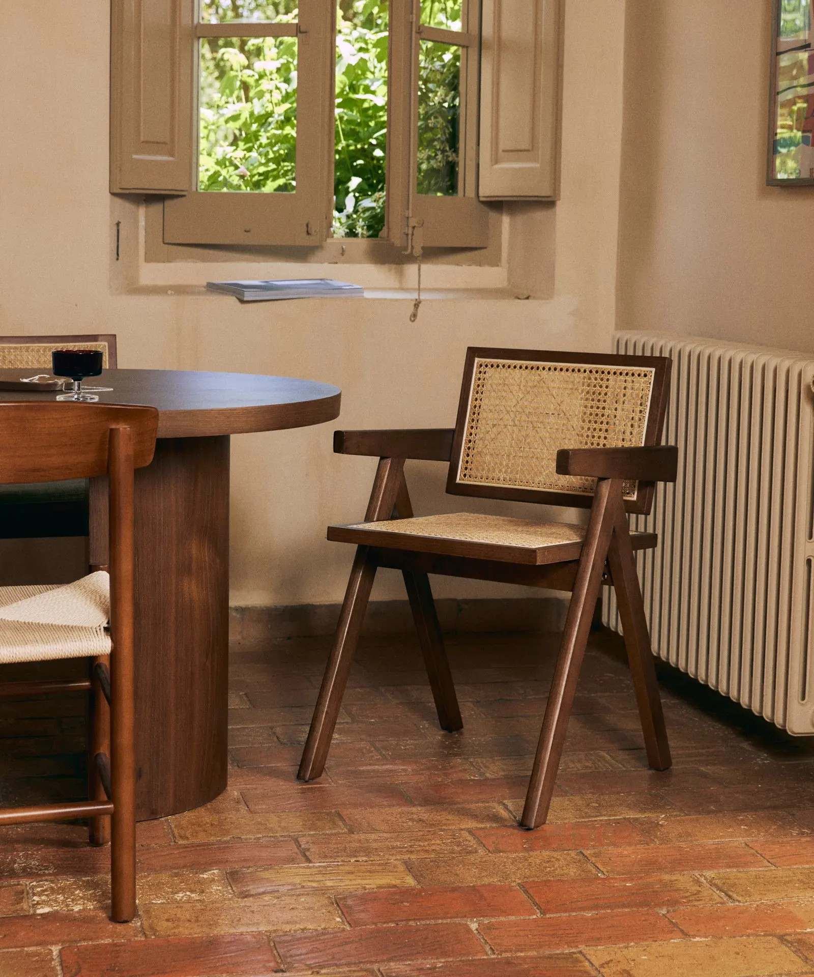 Silla de Comedor en Madera y Ratán con Reposabrazos Chiara Arms - Image 12