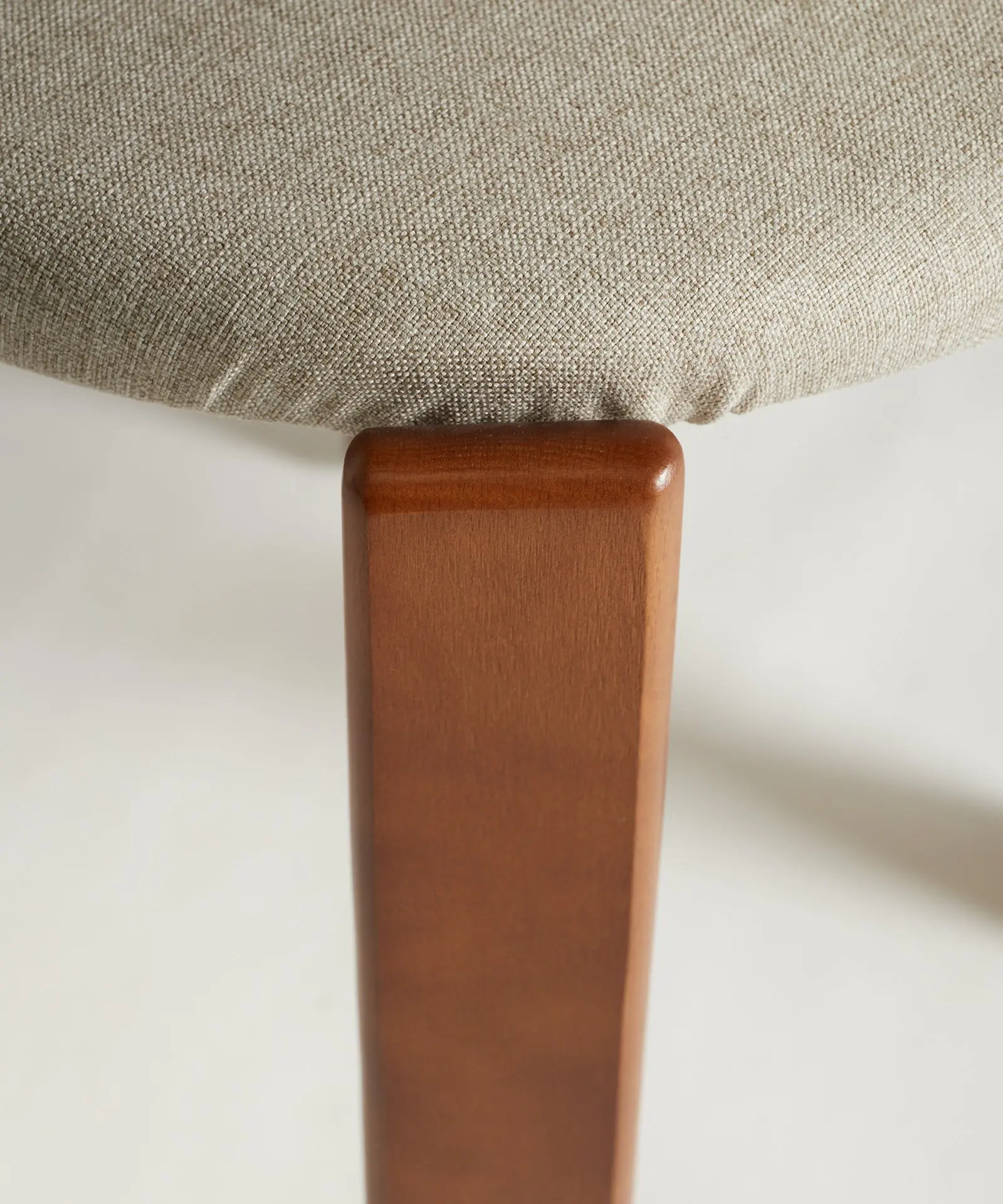 Silla de Comedor en Madera Tapizada Grim - Image 20