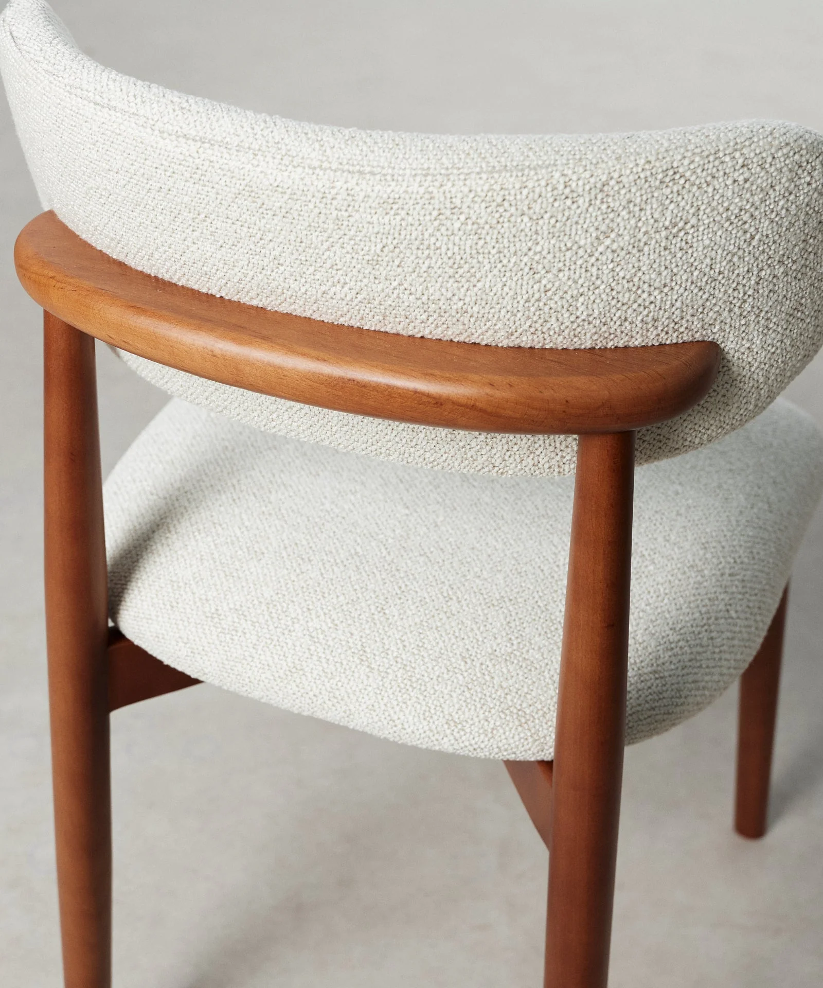 Silla de Comedor en Madera y Tapizada Dean - Image 18