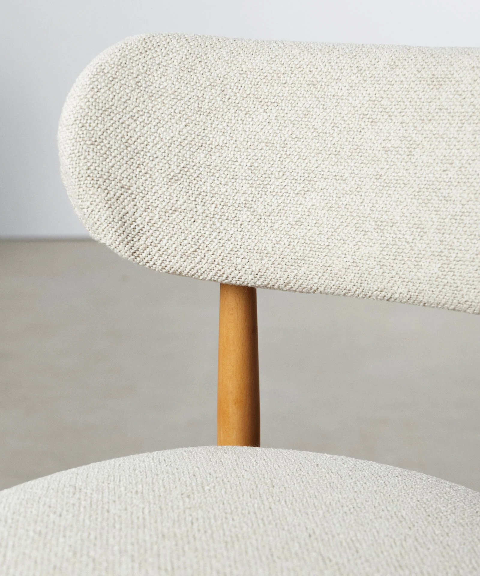 Silla de Comedor en Madera y Tapizada Dean - Image 9