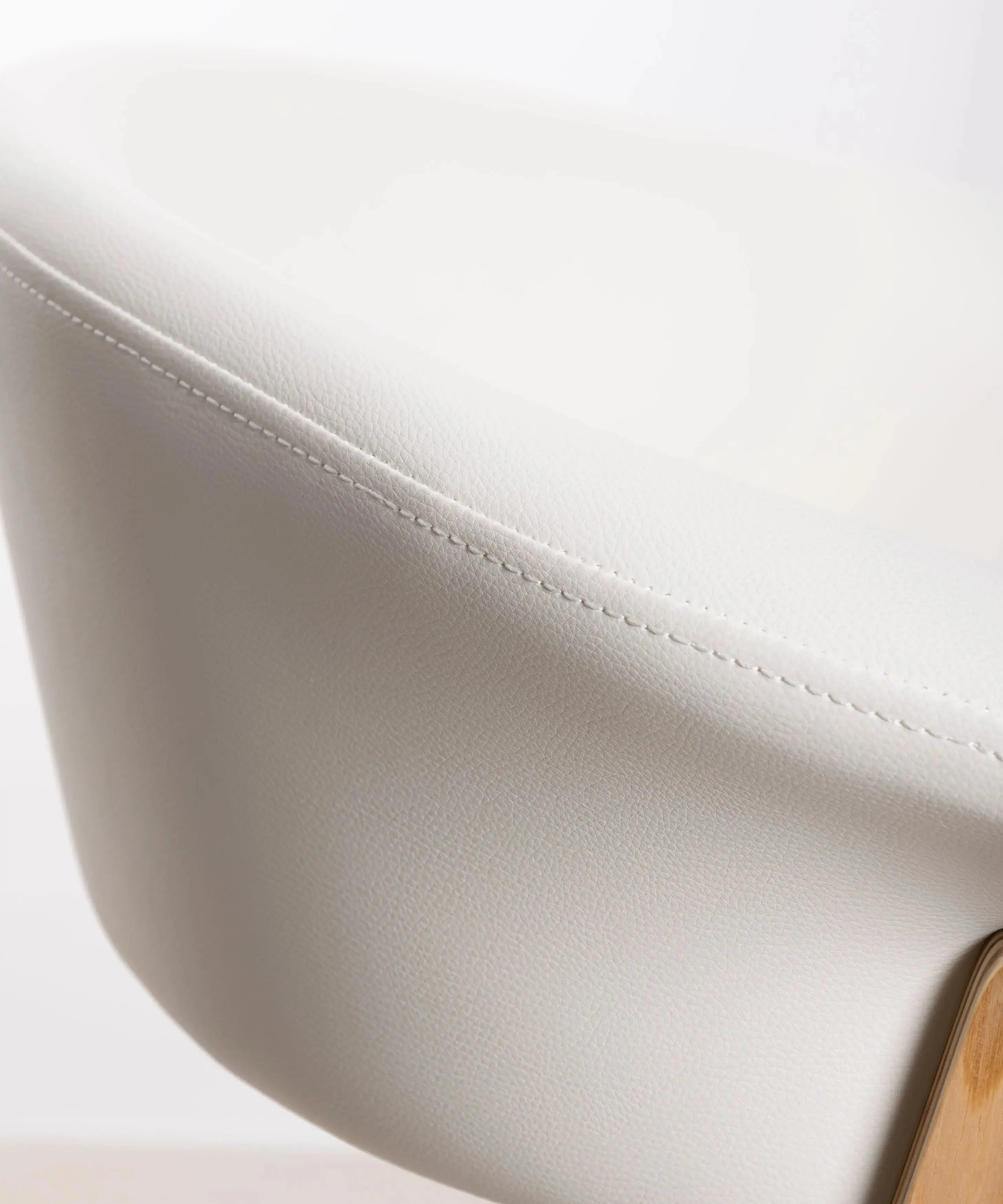Silla de Escritorio de Polipiel y Madera Beckett - Image 7