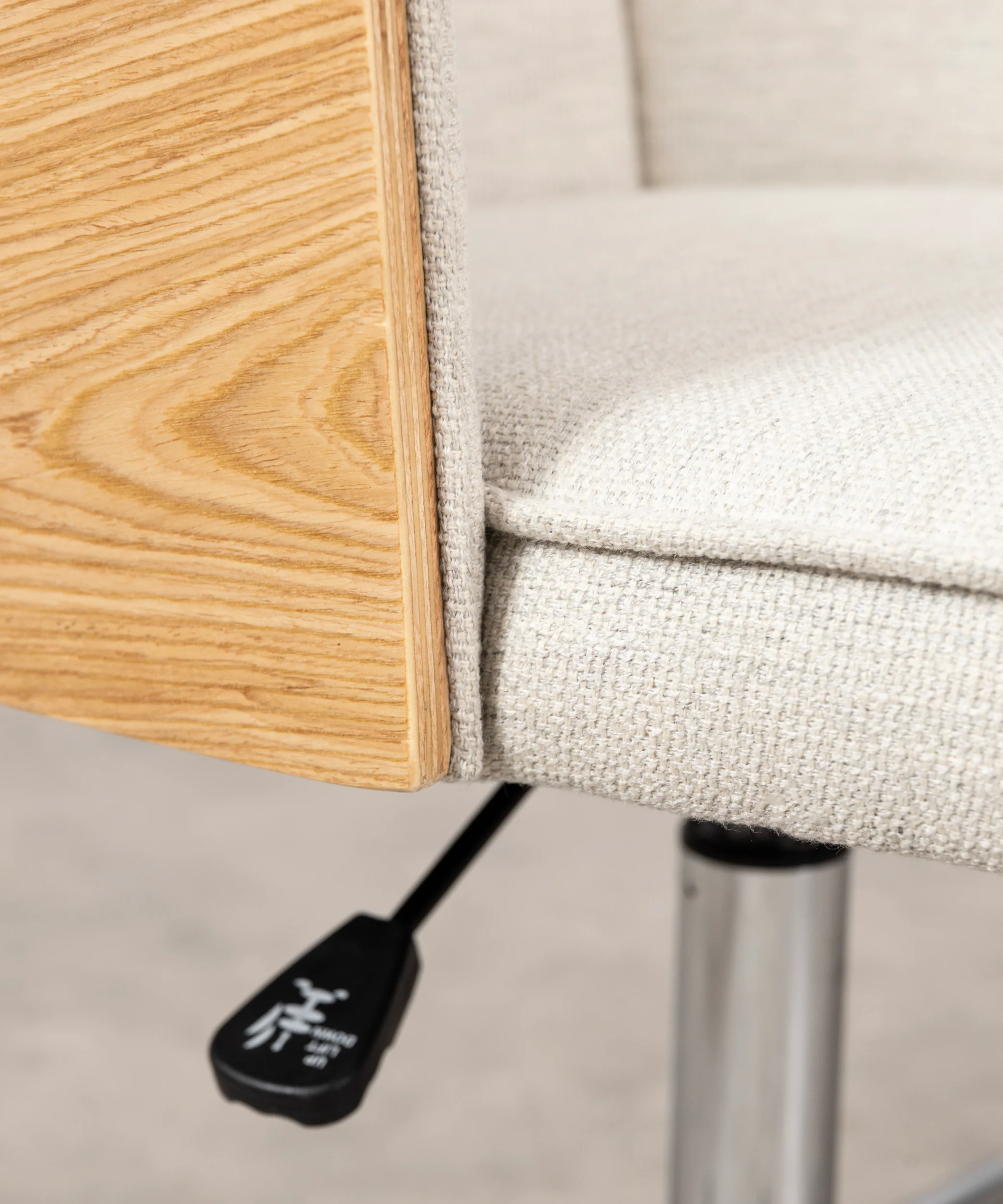 Silla de Escritorio de Madera y Tapizada Ajustable Maddie - Image 6