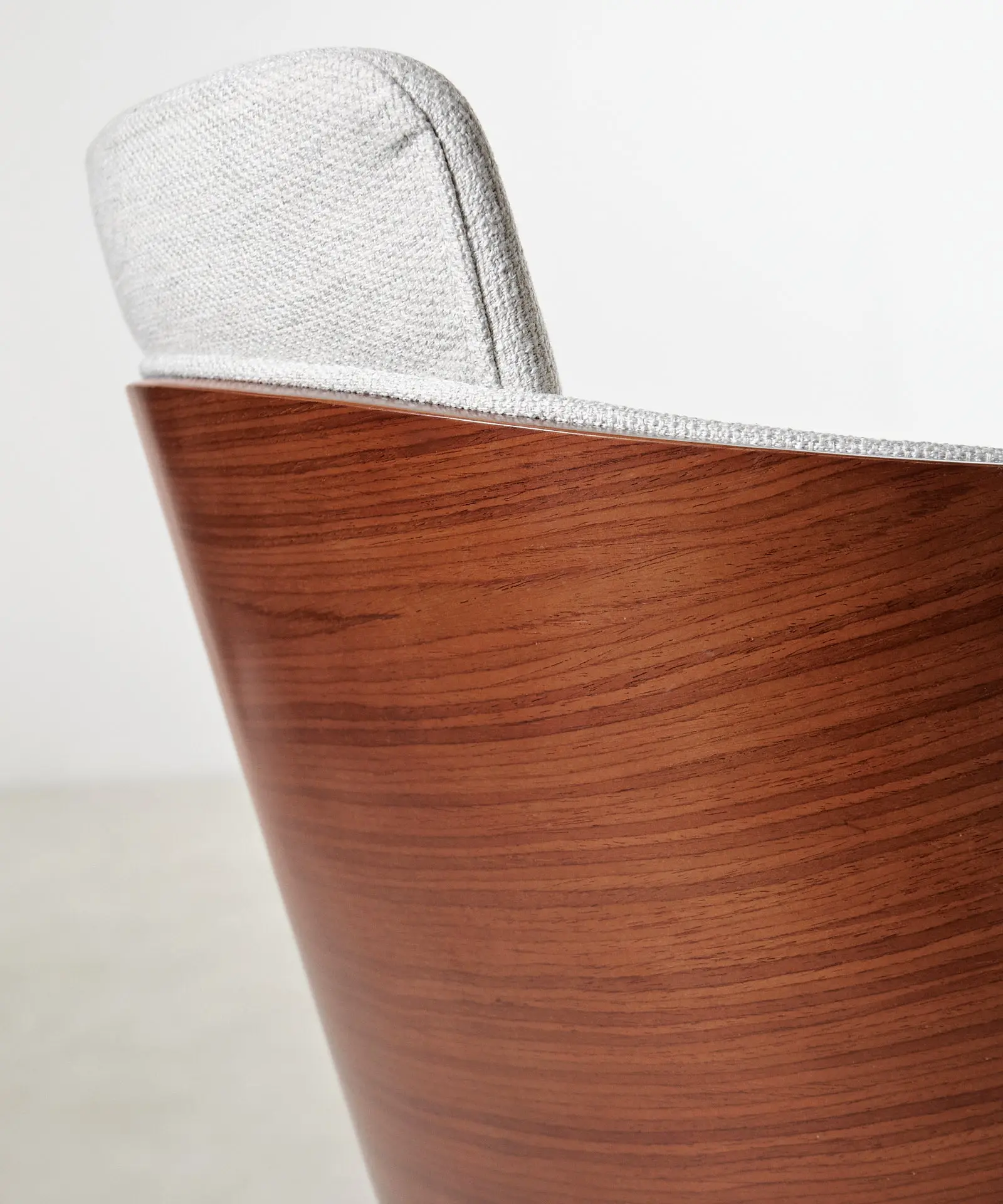 Silla de Escritorio de Madera y Tapizada Ajustable Maddie - Image 9