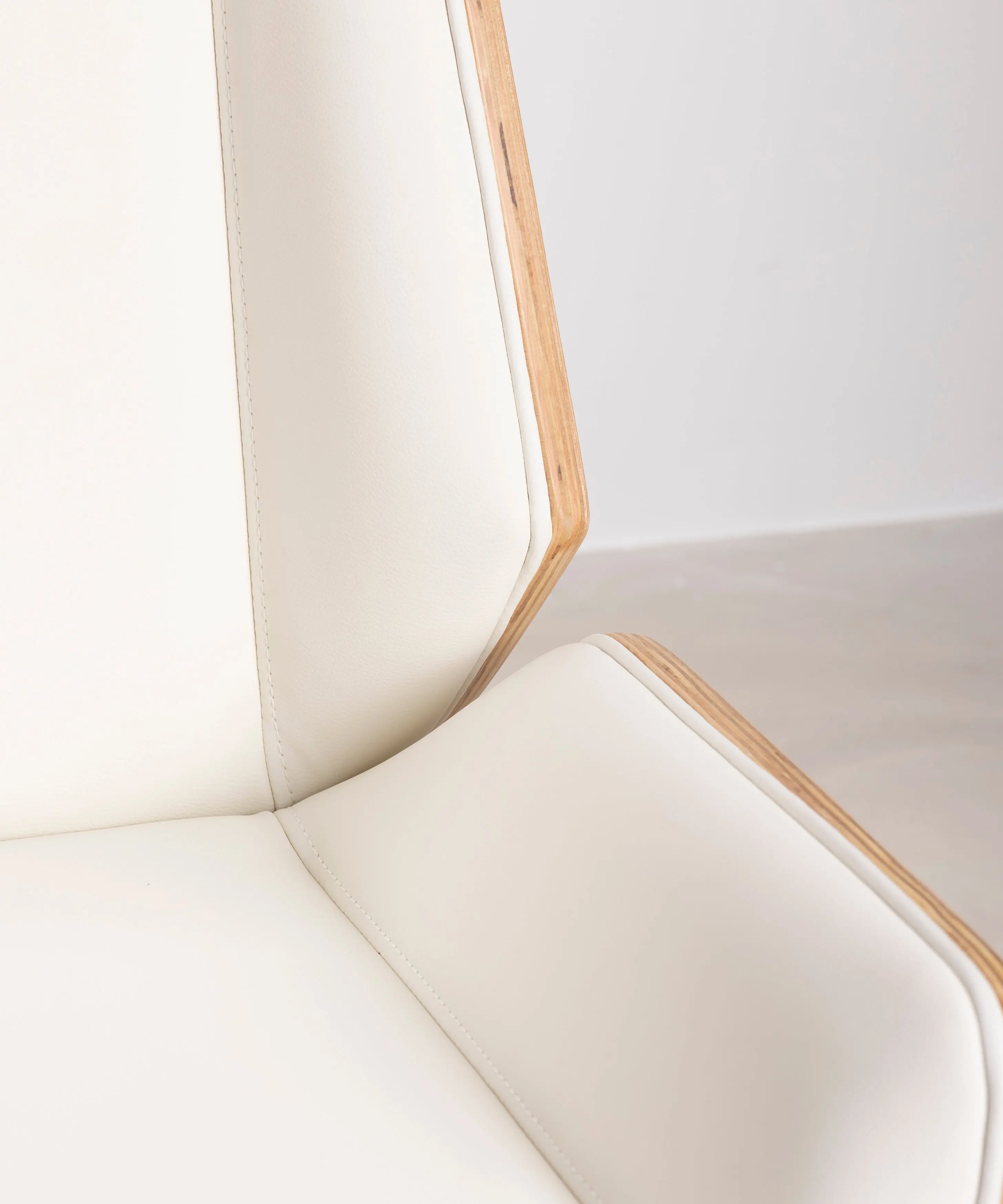 Silla de Escritorio de Polipiel y Madera Lyssa - Image 9