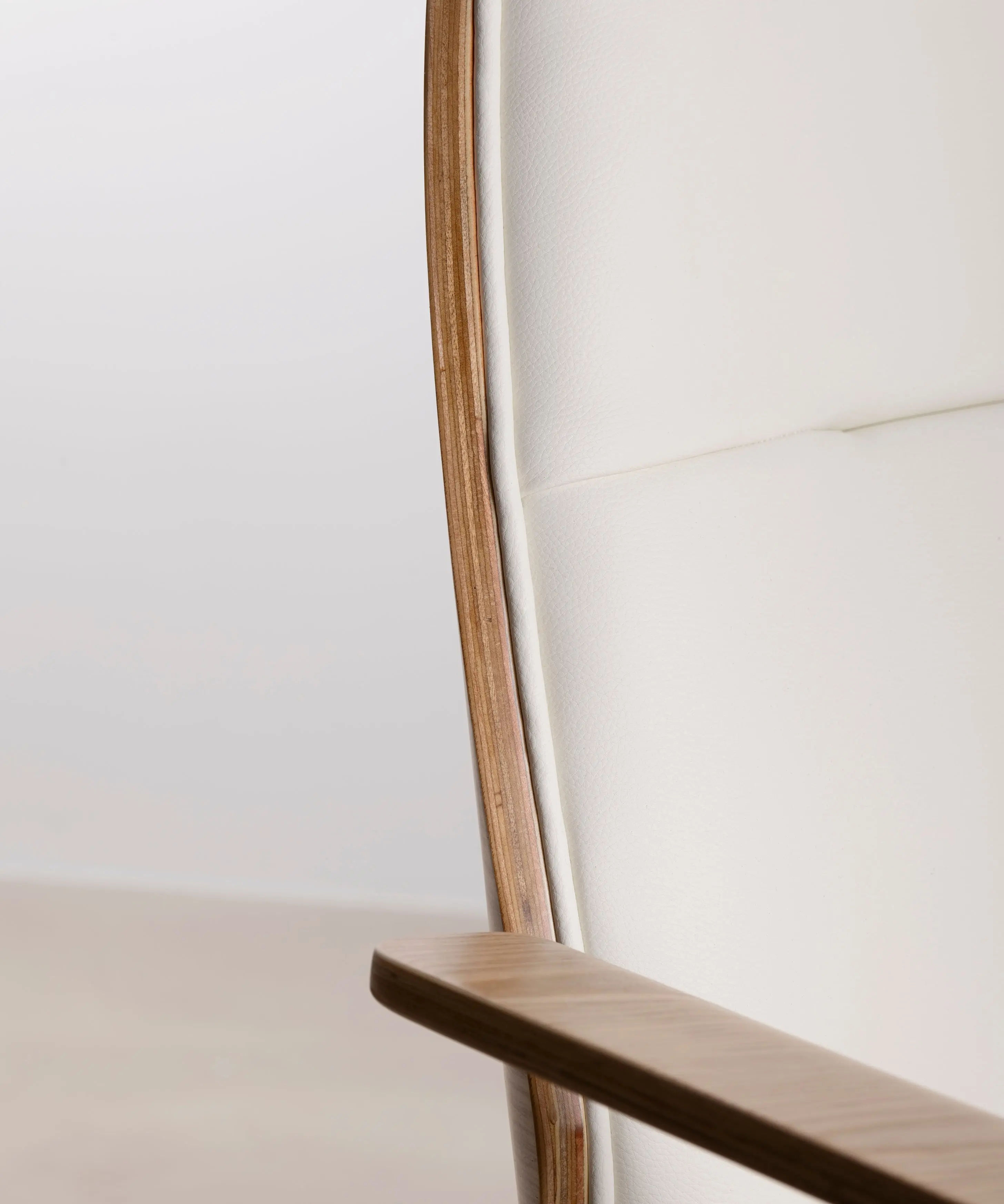 Silla de Escritorio de Polipiel y Madera Malibu - Image 6