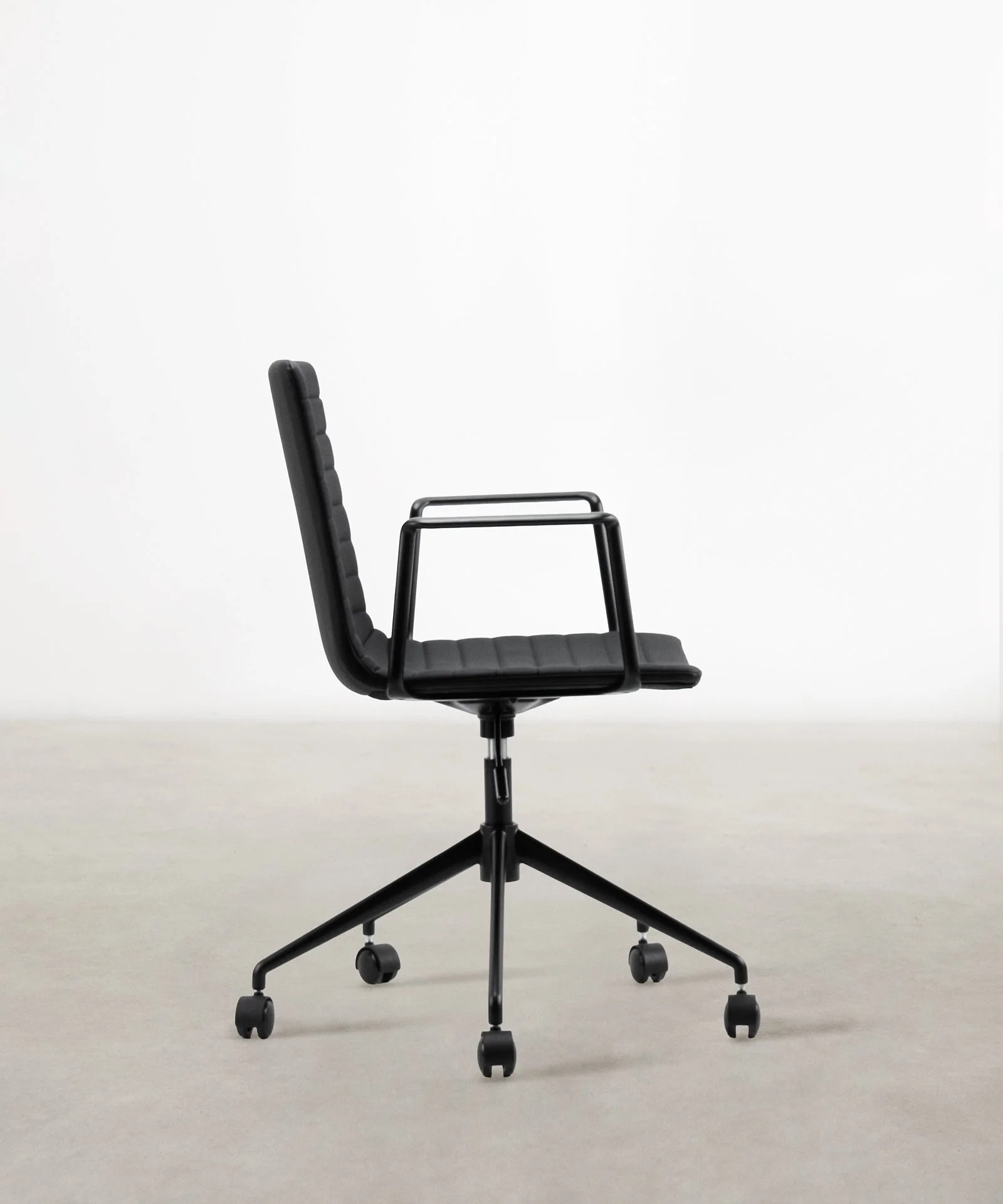 Silla de Escritorio Tapizada Jamie Low Back - Black Edition - Image 3