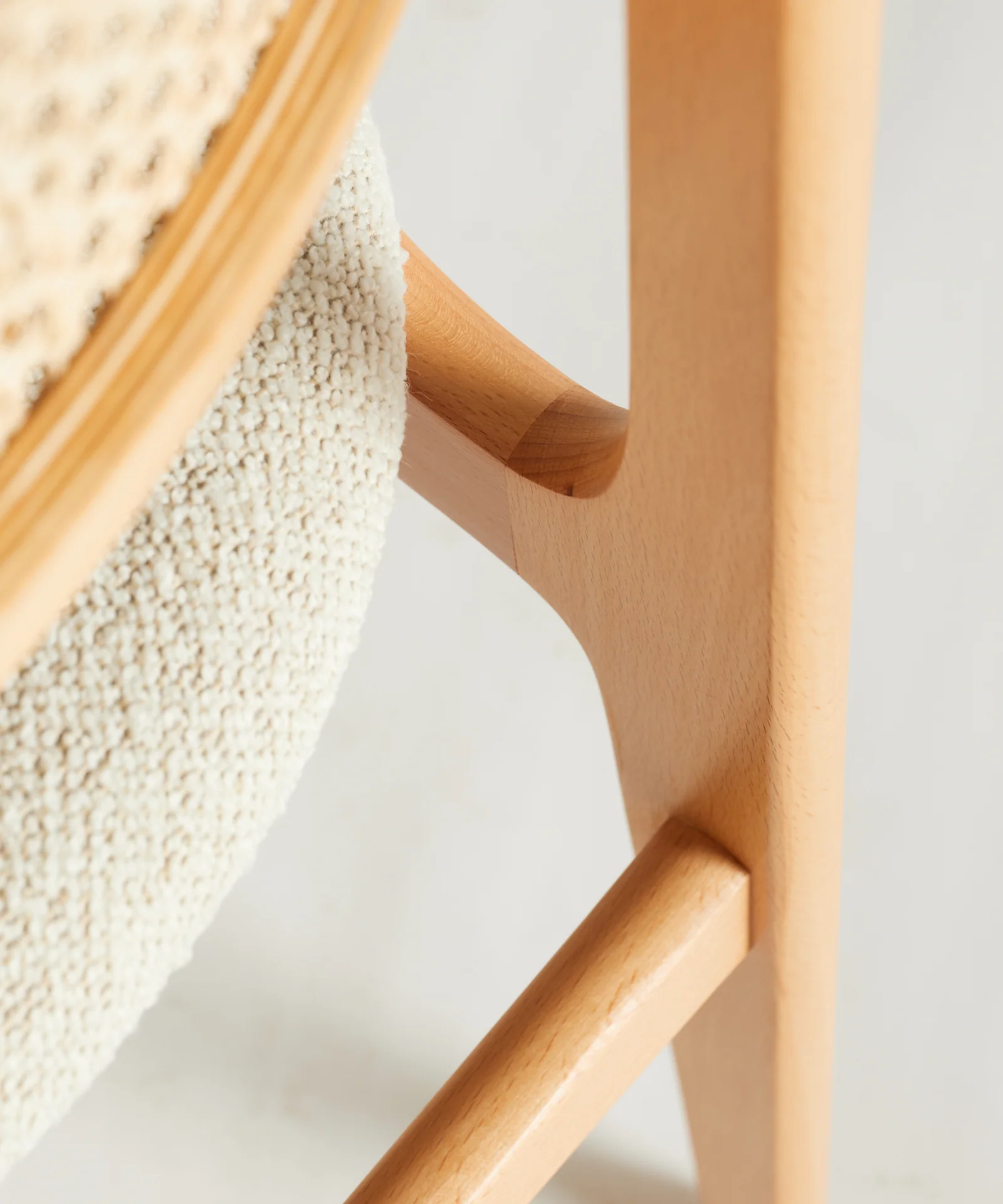Silla de Comedor en Madera Tapizada Elma - Image 16