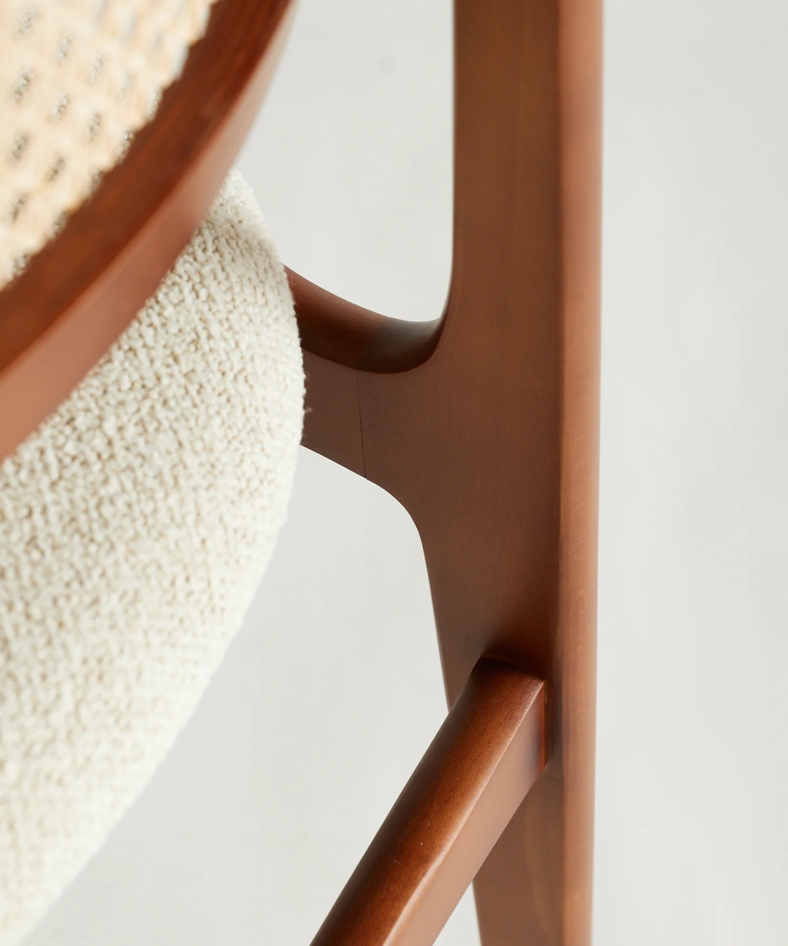 Silla de Comedor en Madera Tapizada Elma - Image 5