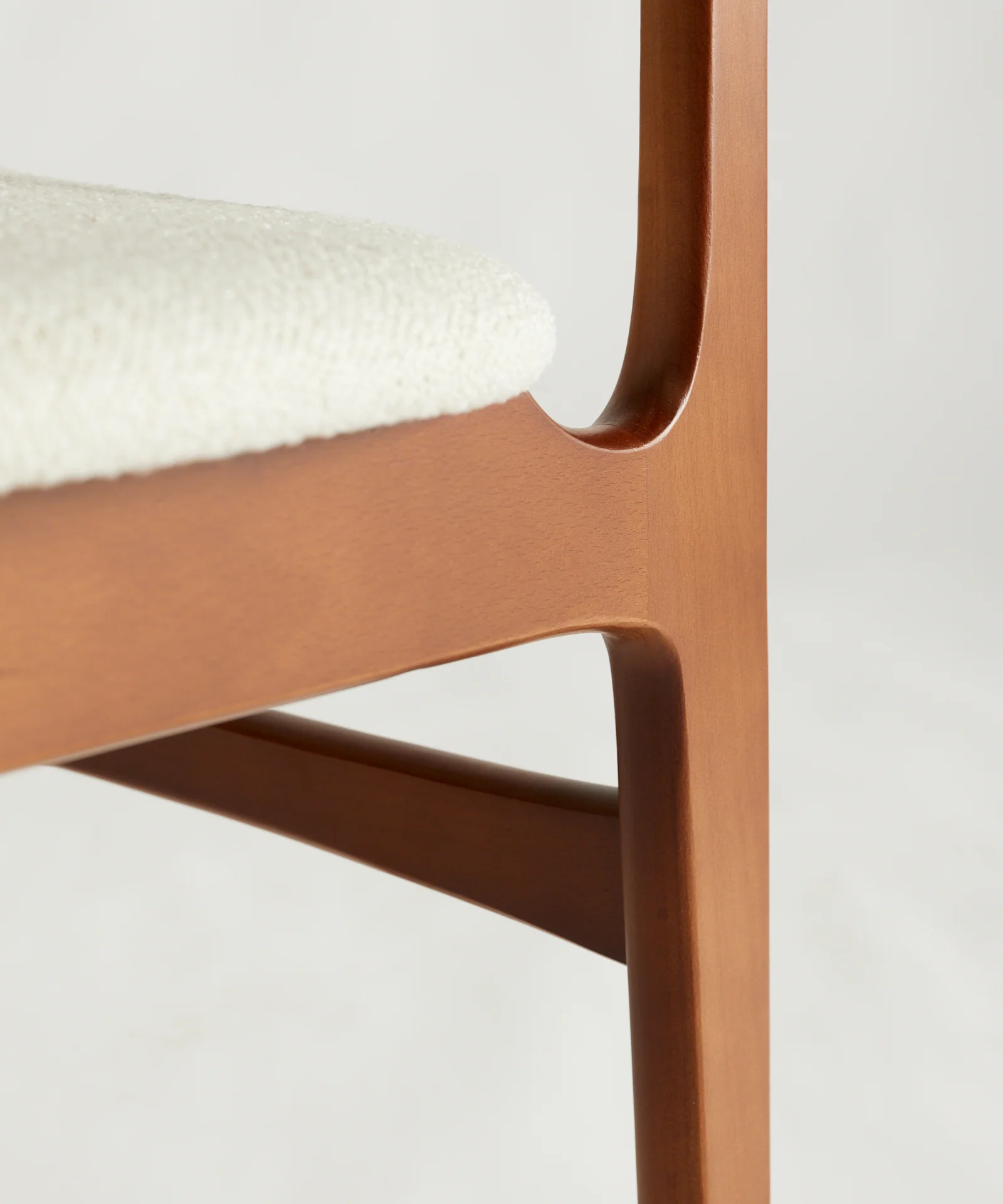 Silla de Comedor en Madera Tapizada Elma - Image 7
