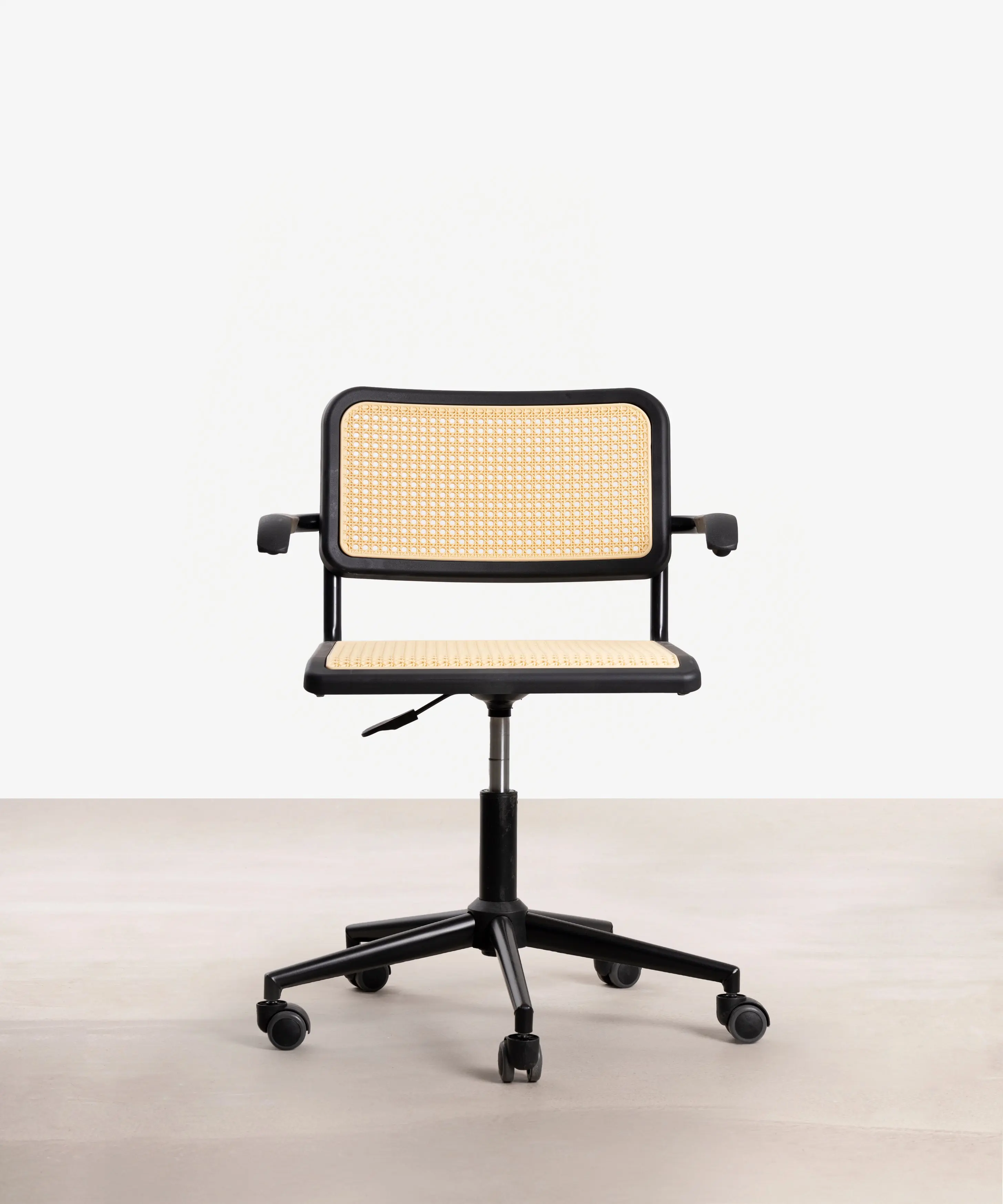 Silla de Oficina de Plástico y Ratán Candela Arms - Image 3