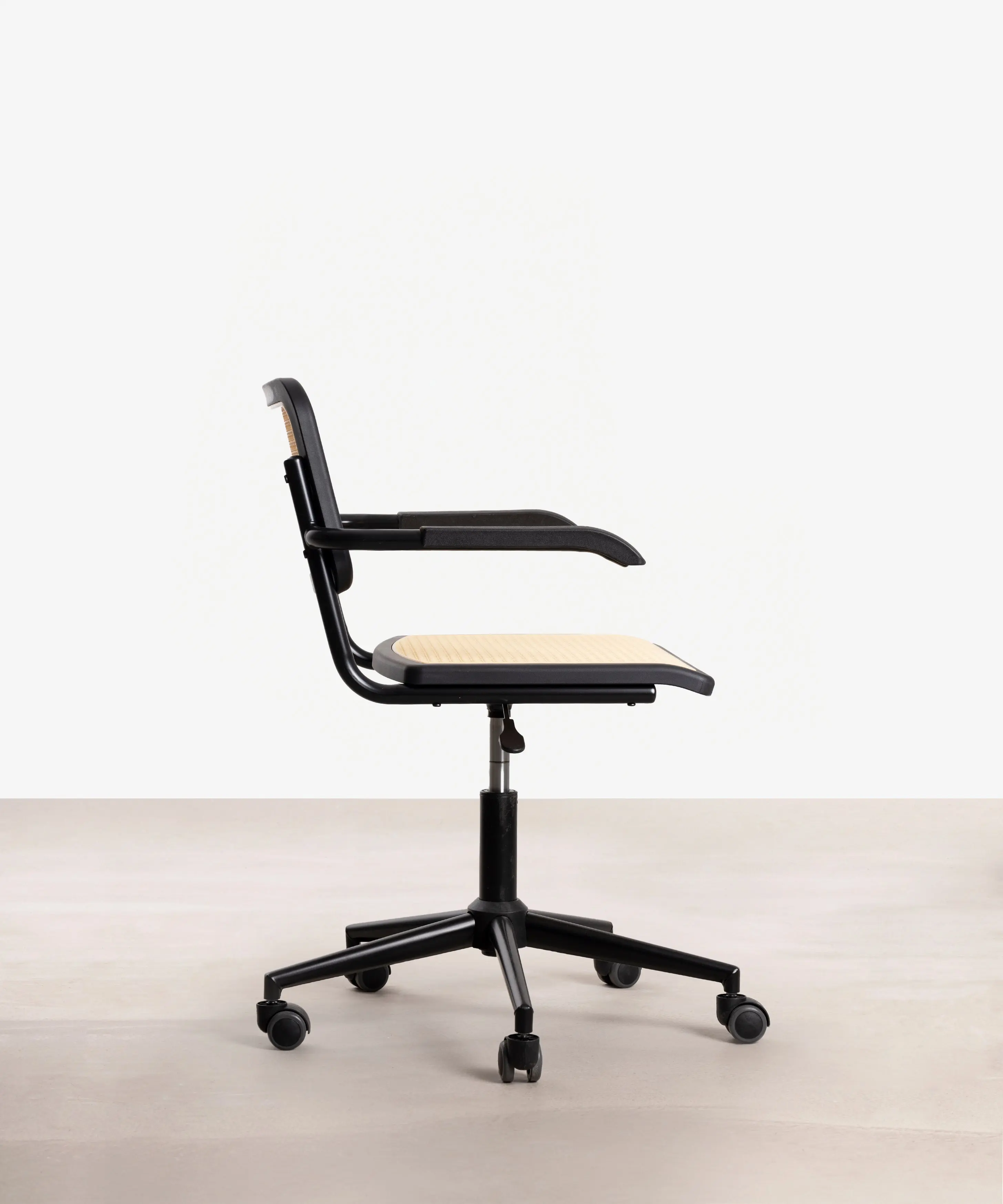 Silla de Oficina de Plástico y Ratán Candela Arms - Image 4