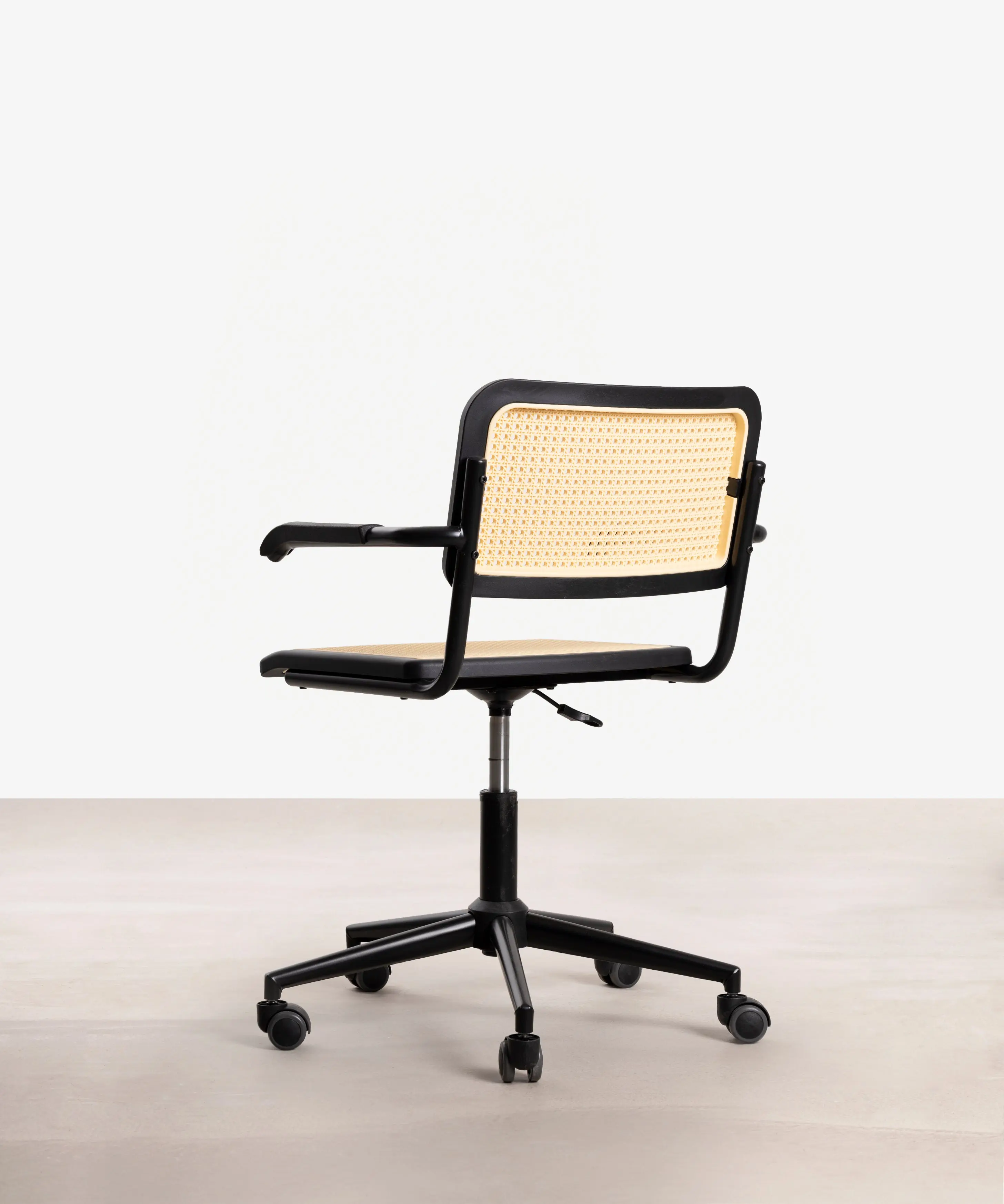 Silla de Oficina de Plástico y Ratán Candela Arms - Image 5
