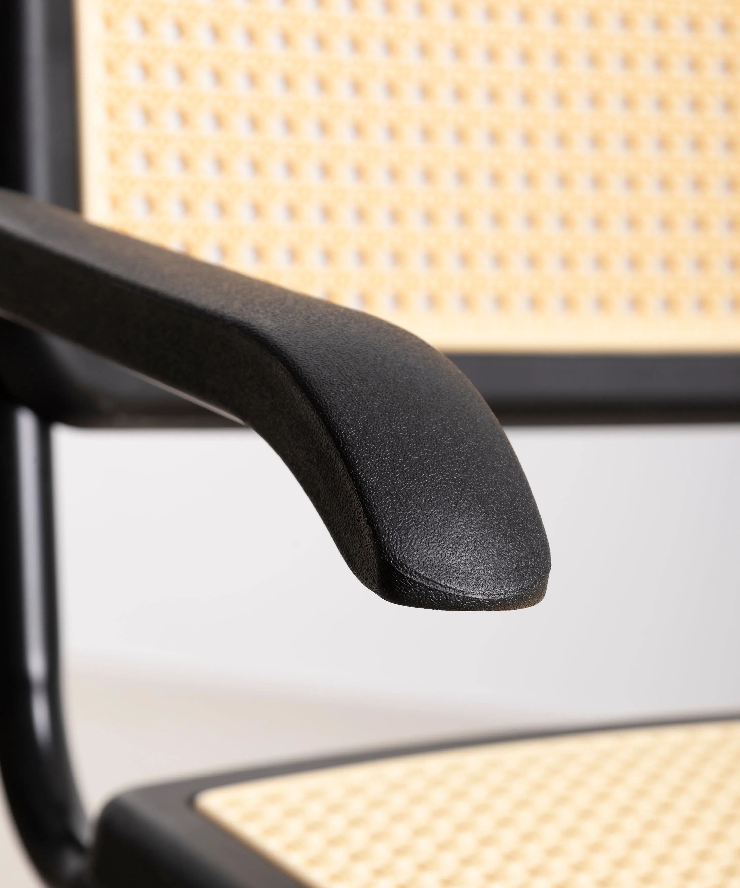 Silla de Oficina de Plástico y Ratán Candela Arms - Image 6