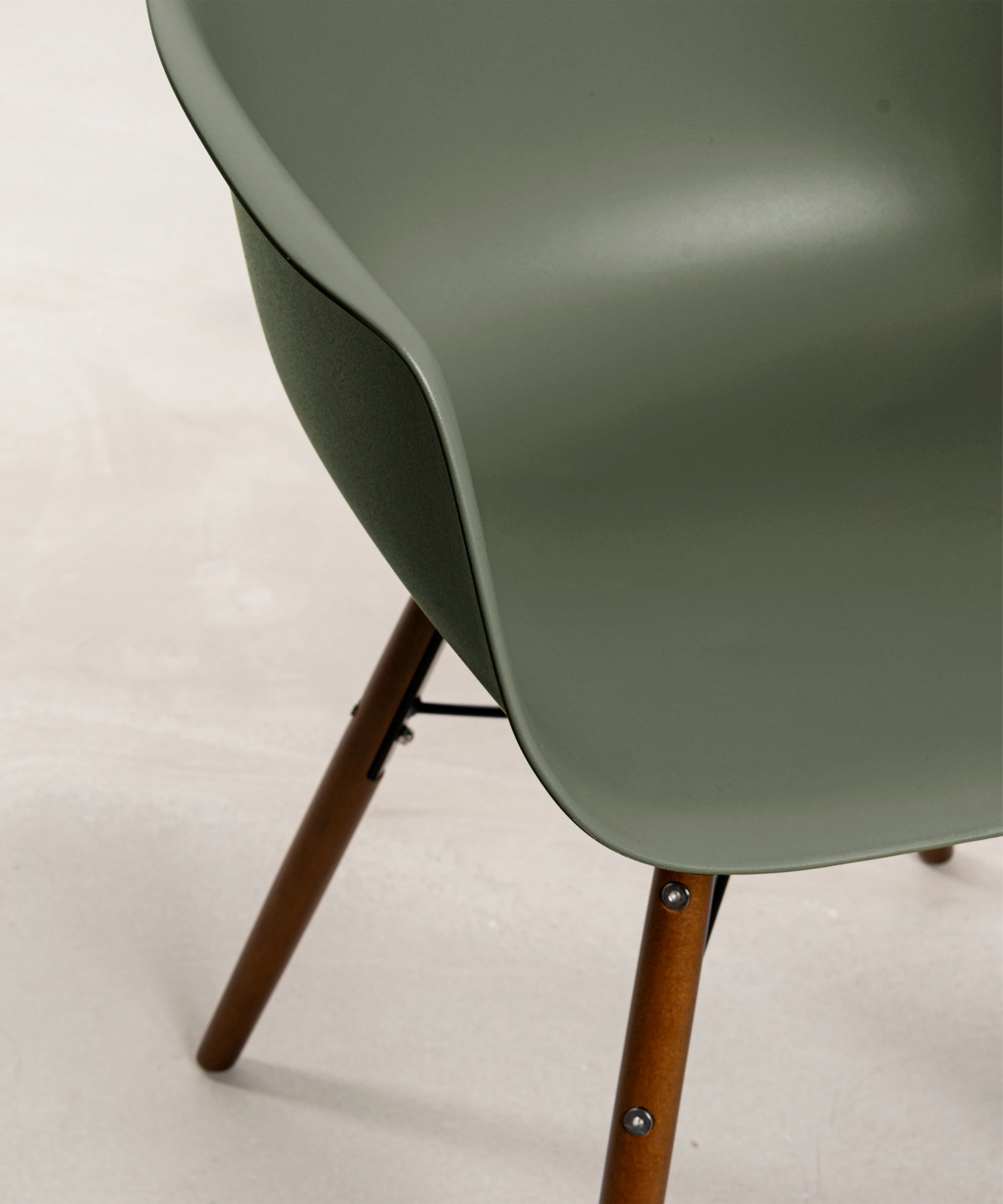 Silla de Polipropileno y Madera con Reposabrazos Elon Arms - Image 10