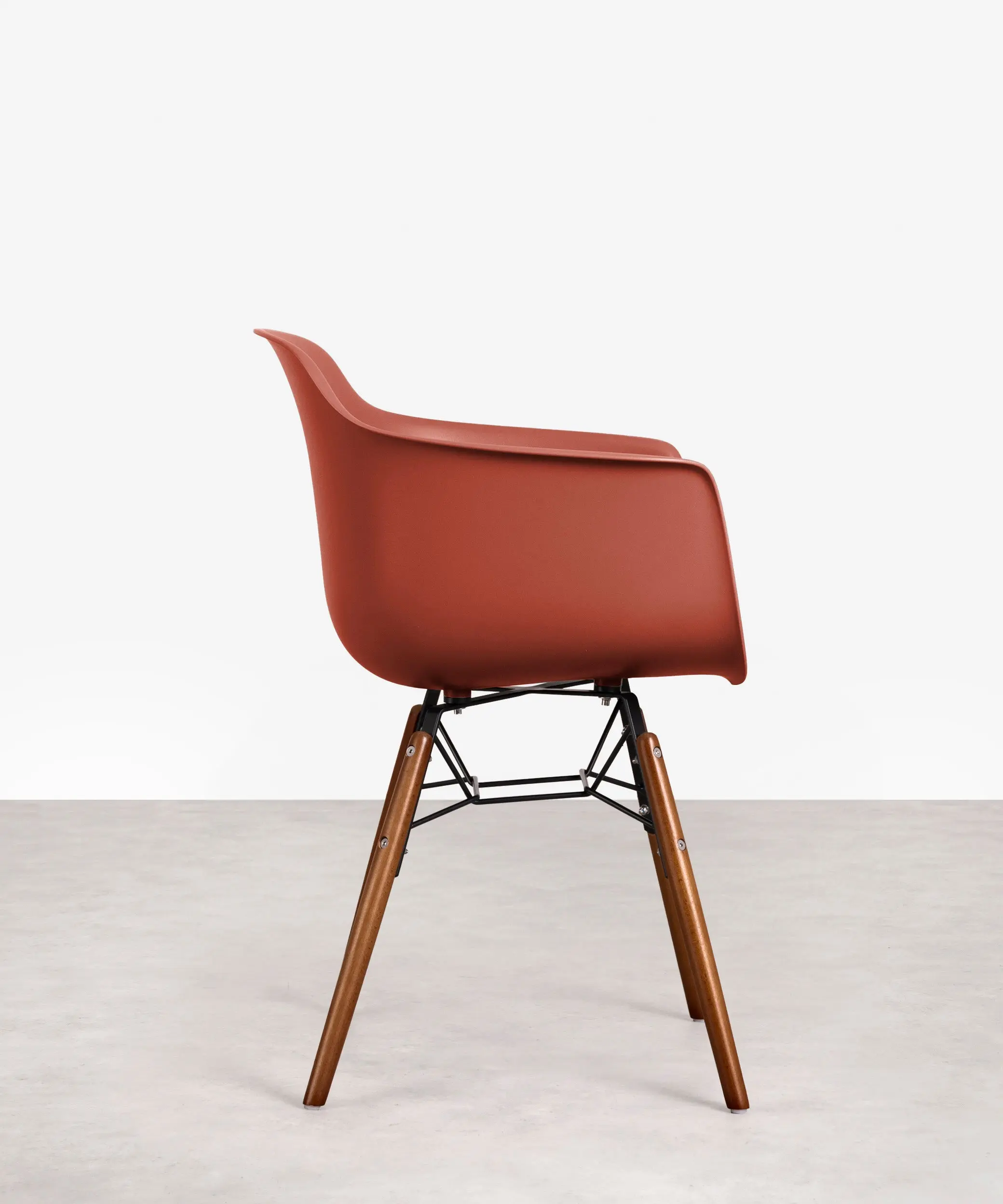 Silla de Polipropileno y Madera con Reposabrazos Elon Arms - Image 3