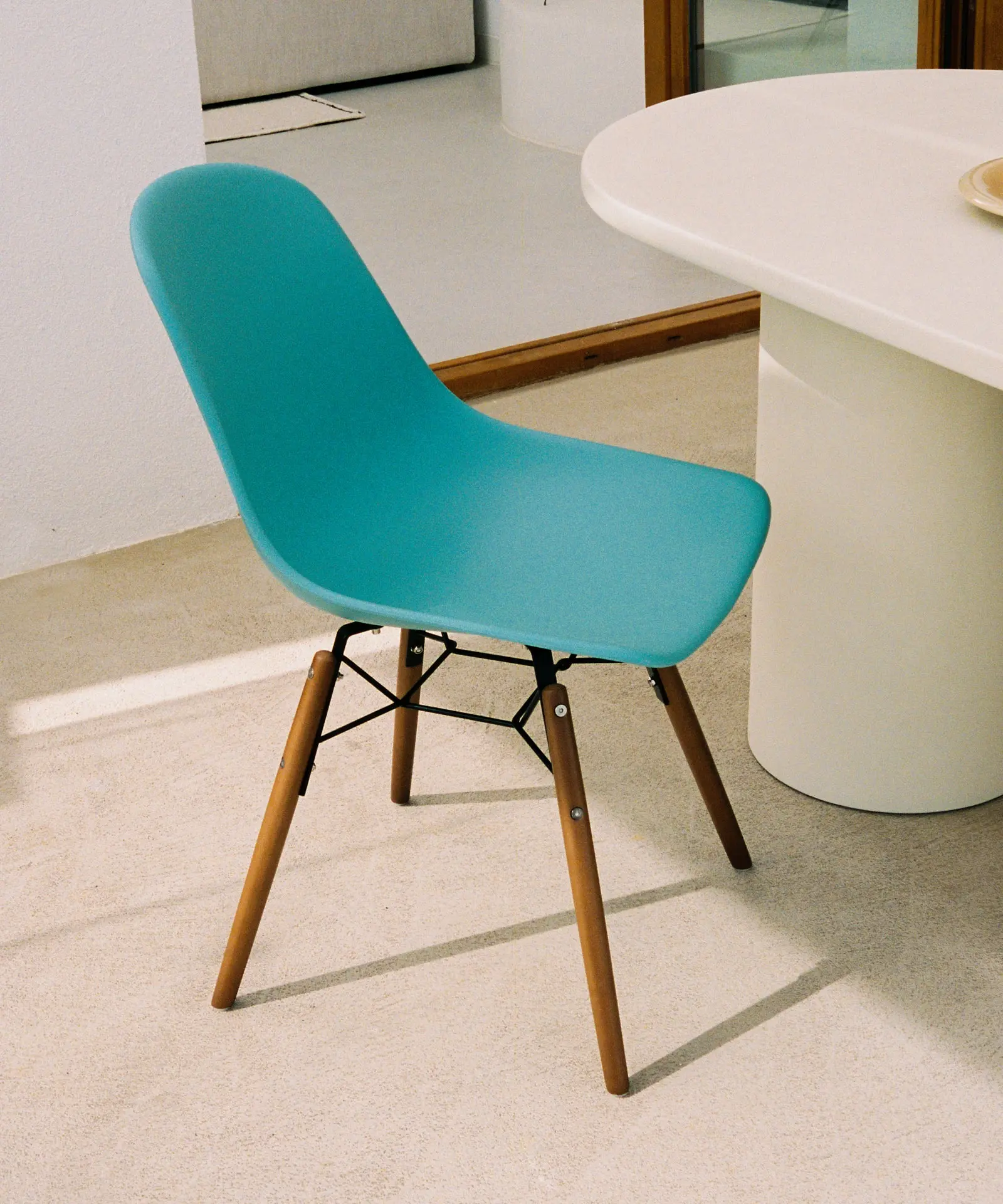 Silla de Polipropileno y Madera Elon - Image 11