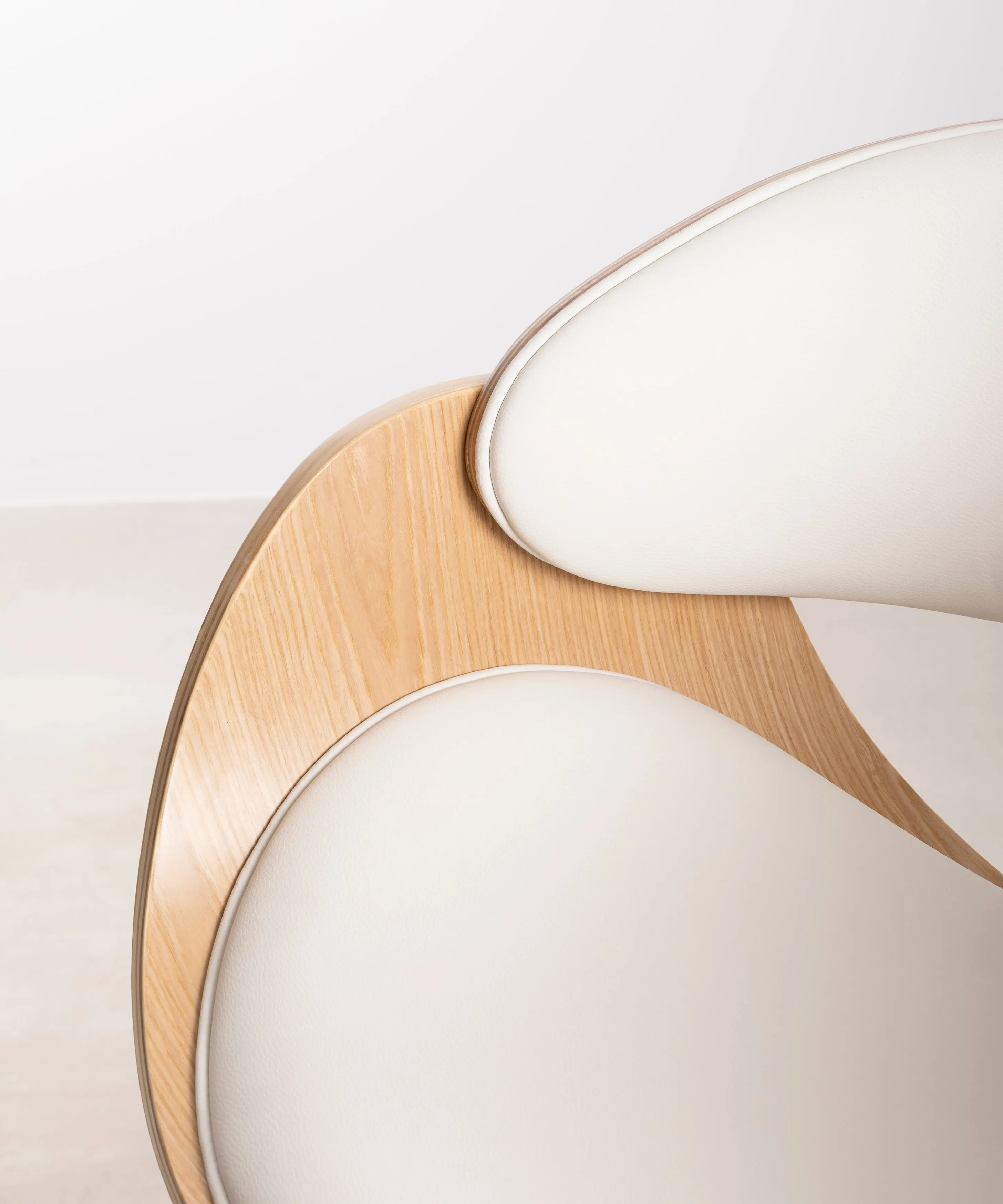 Silla de Escritorio de Polipiel y Madera Debbie - Image 26