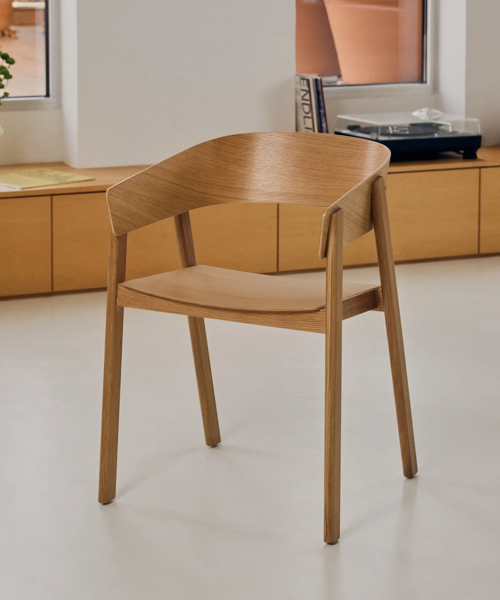 Silla de comedor en Madera con Reposabrazos Isabella - Image 12