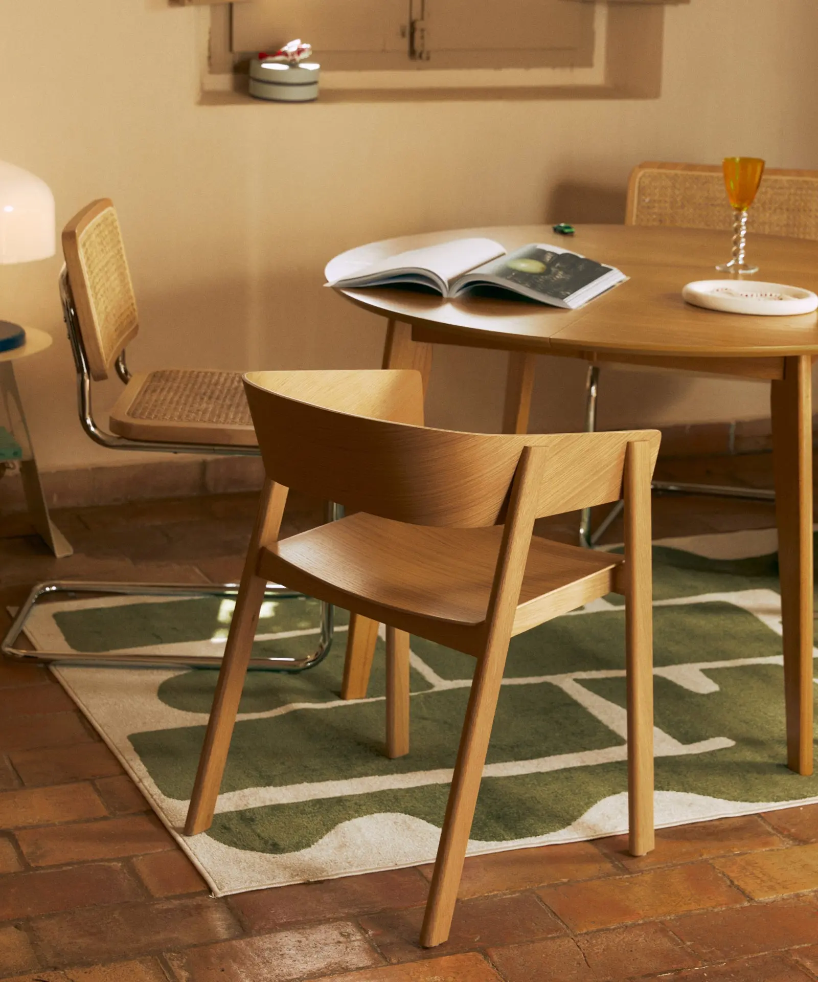 Silla de comedor en Madera con Reposabrazos Isabella - Image 15
